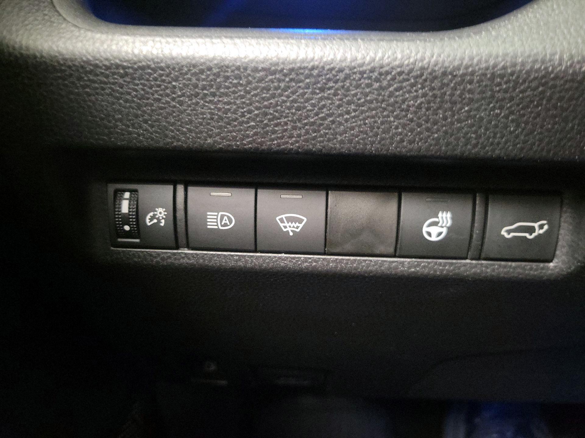 Thumbnail: 2021 Toyota RAV4 - 13