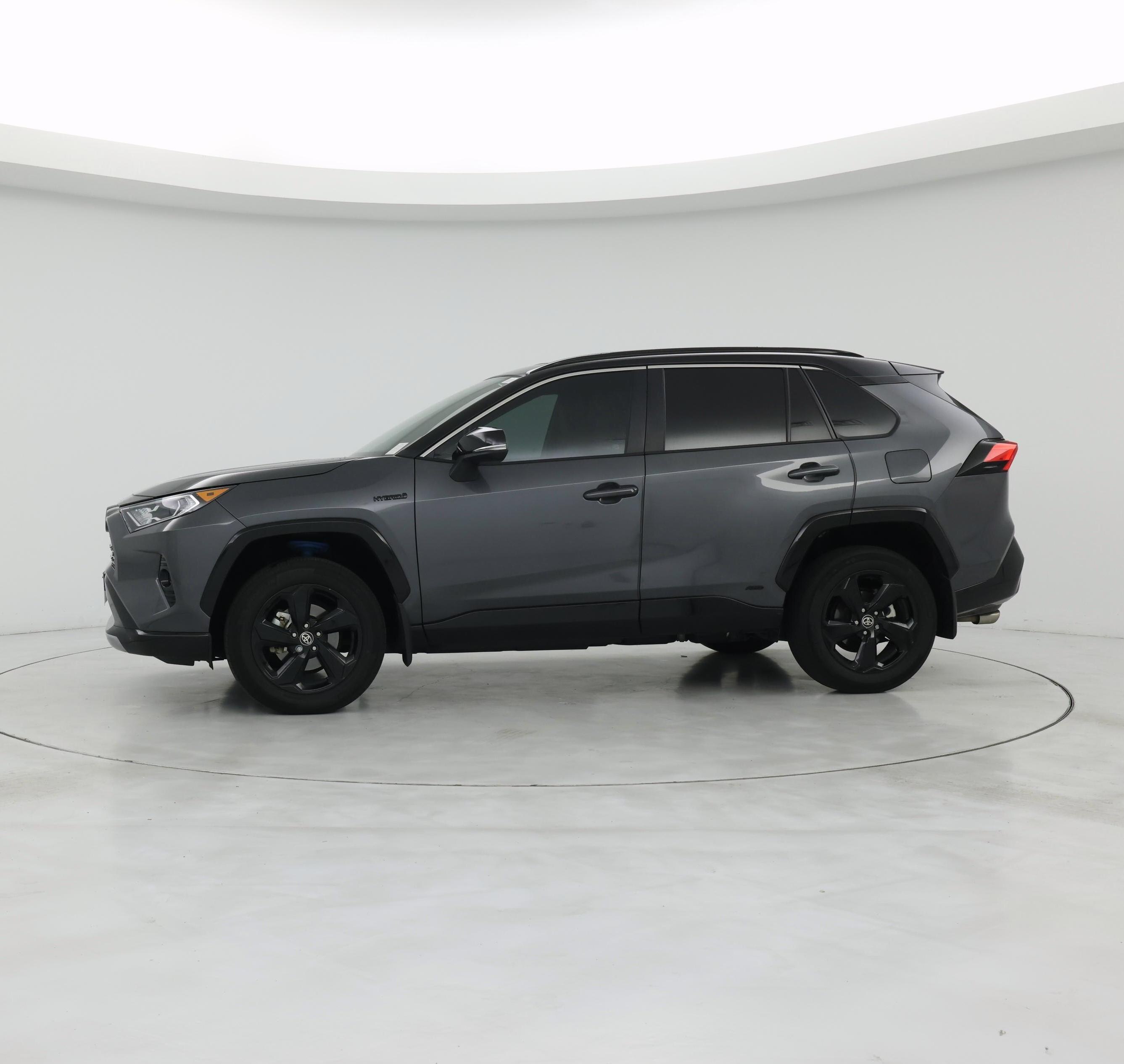 Thumbnail: 2021 Toyota RAV4 - 3