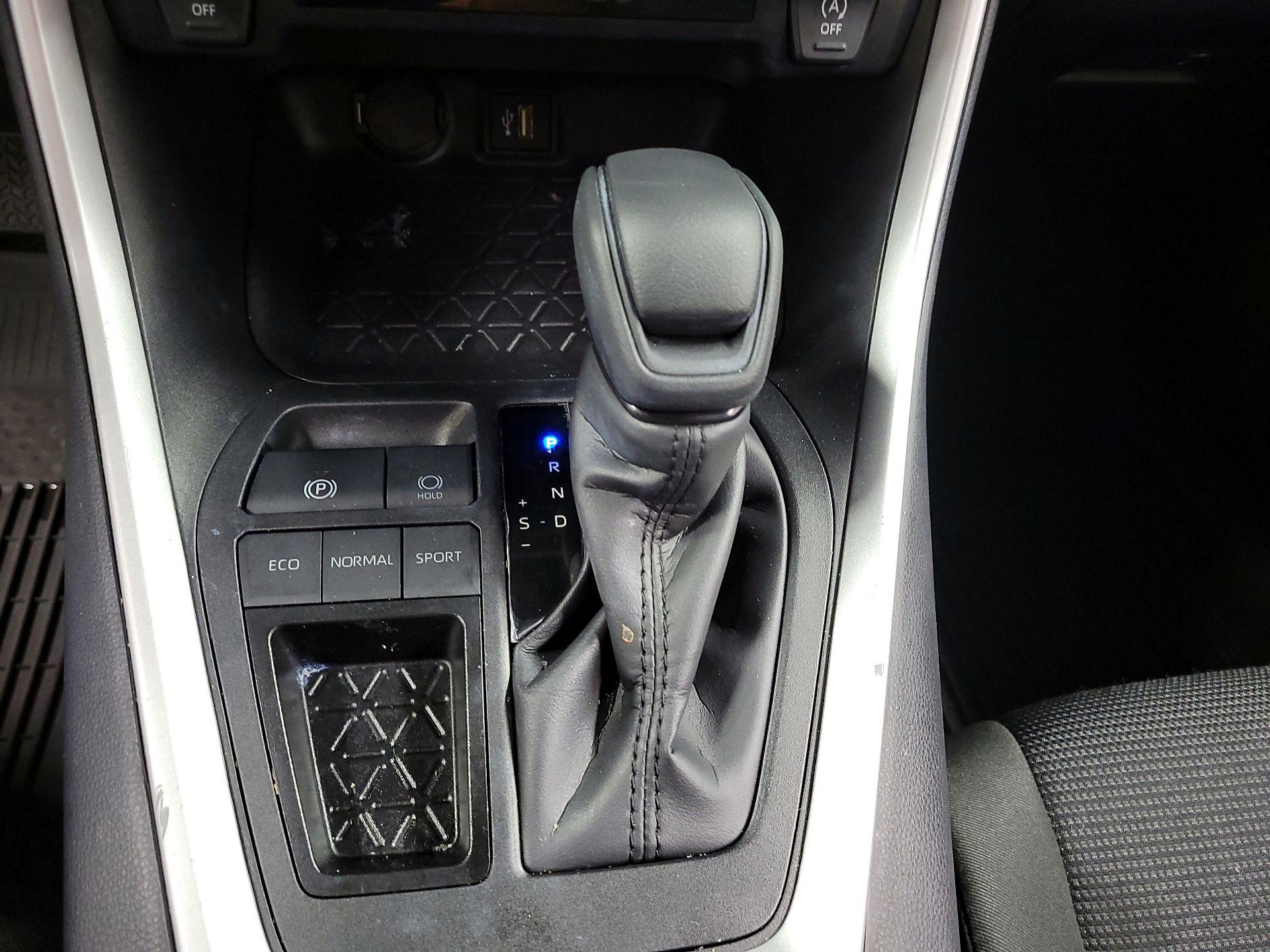 Thumbnail: 2025 Toyota RAV4 - 15