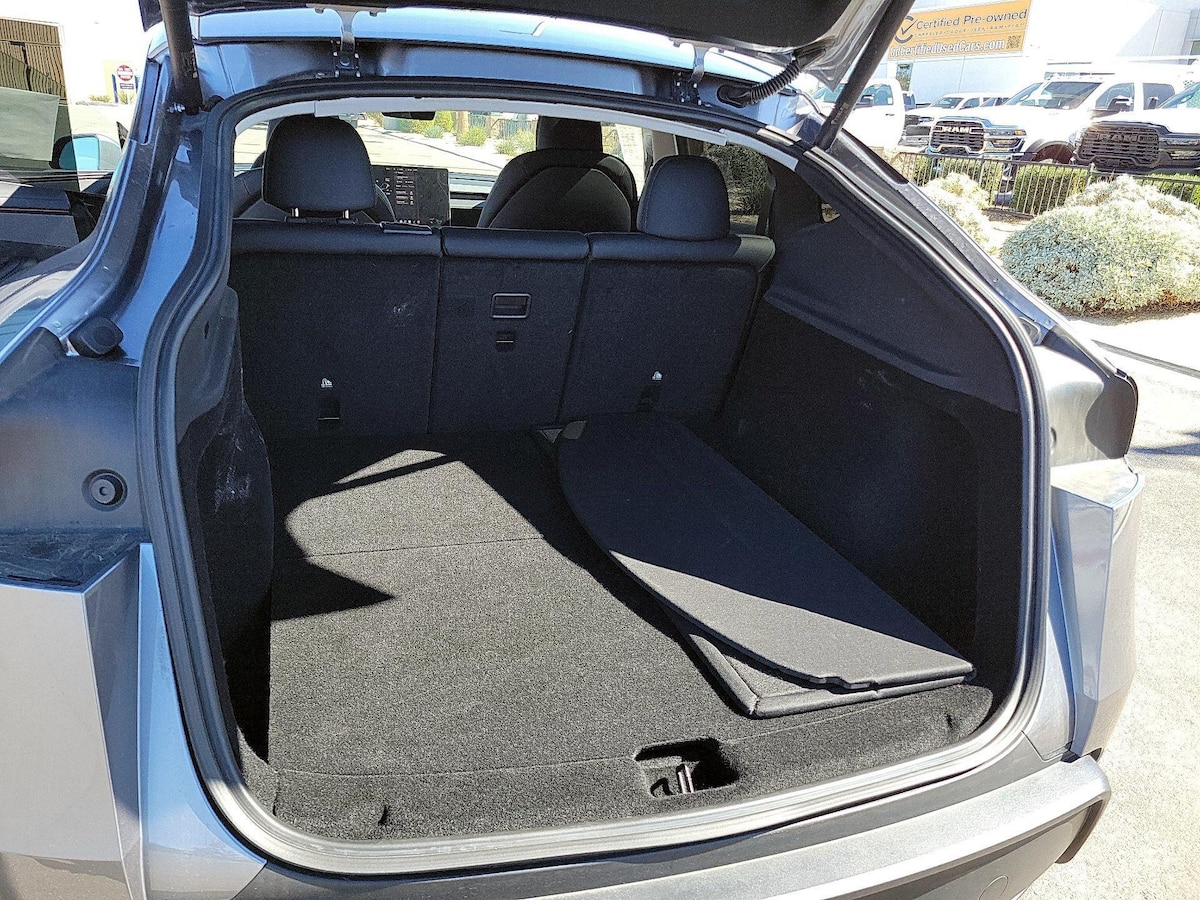 Trunk/Cargo (Seats Up)