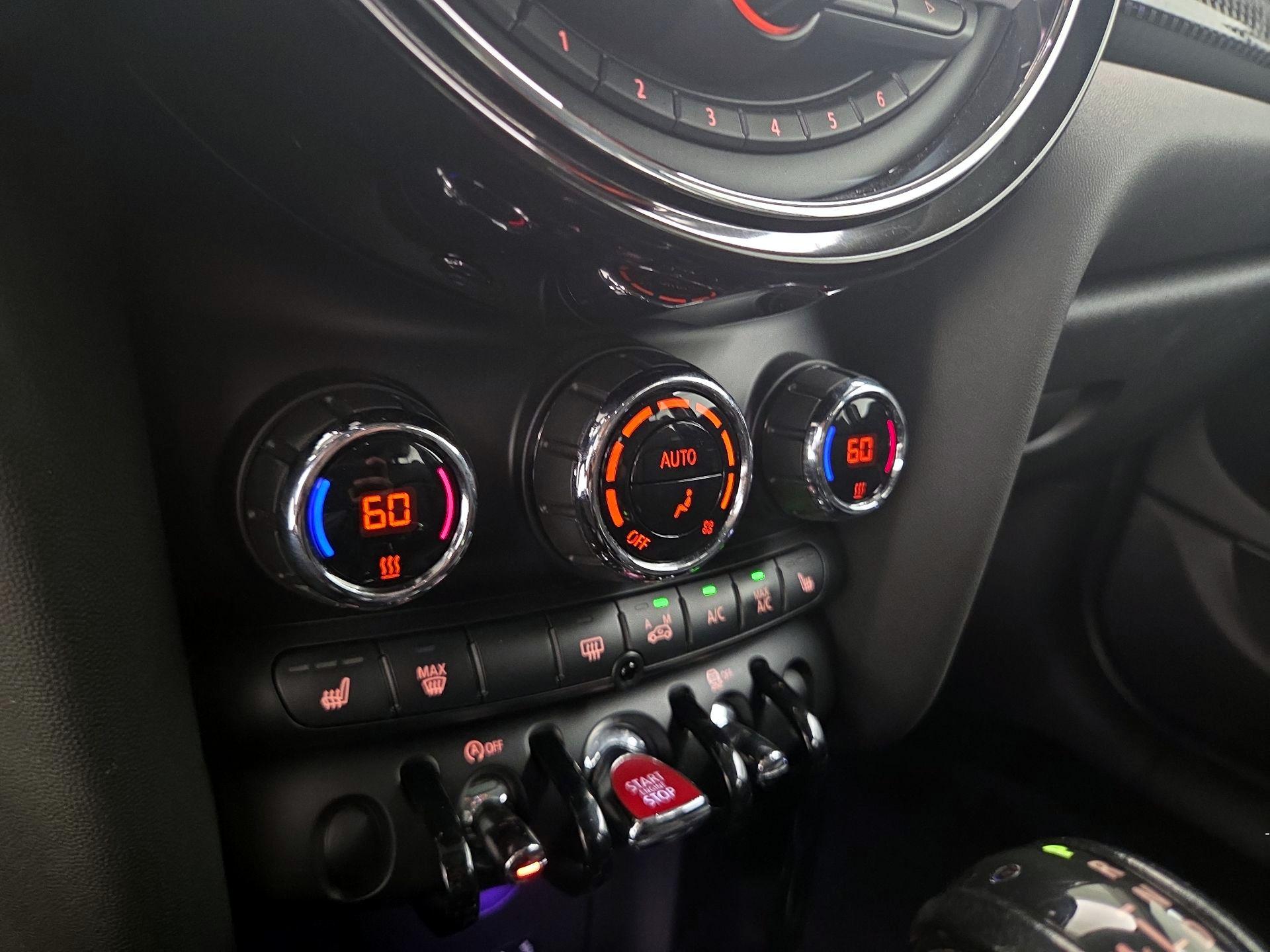 Thumbnail: 2015 MINI Cooper Hardtop - 16