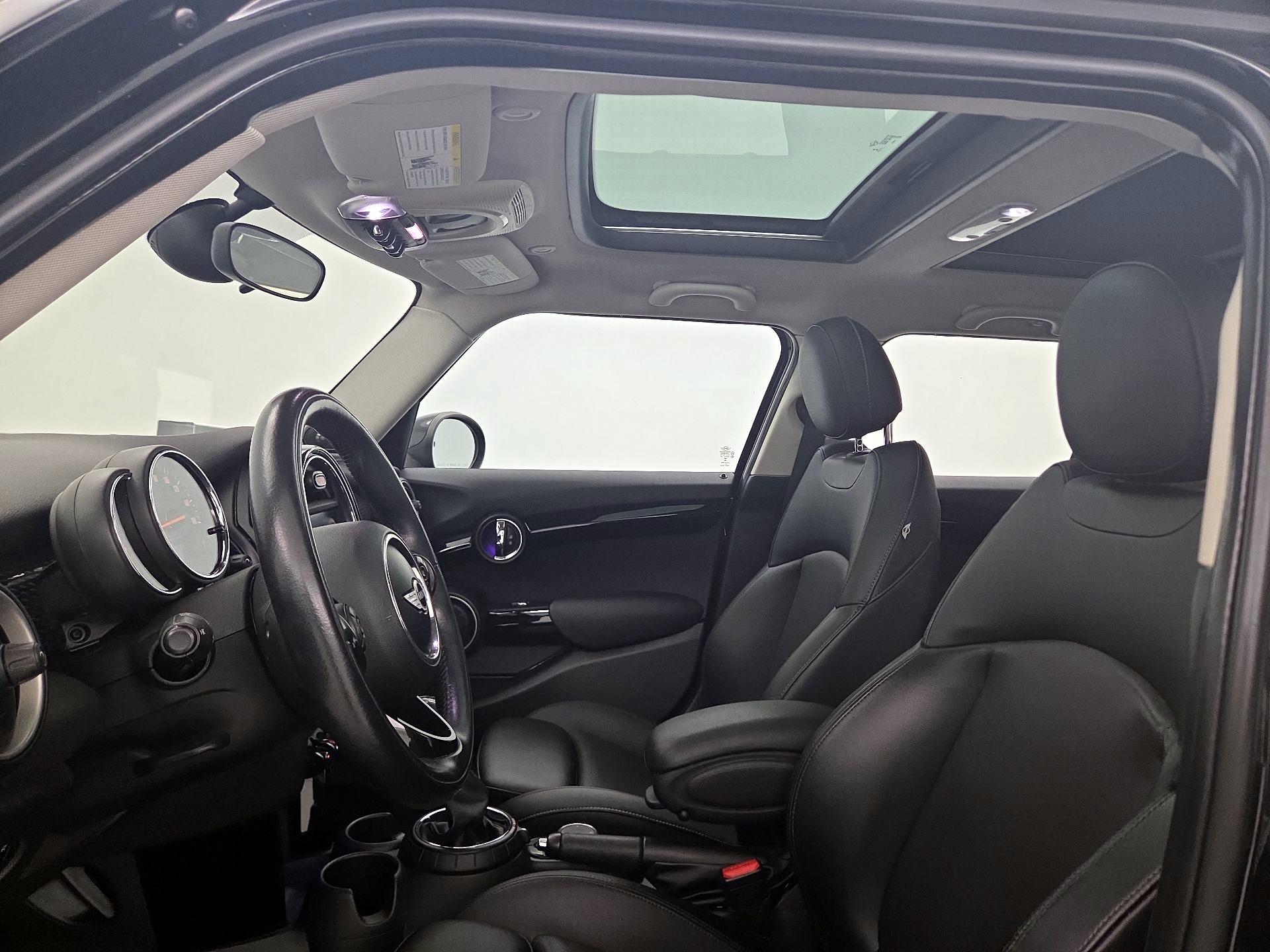 Thumbnail: 2015 MINI Cooper Hardtop - 19