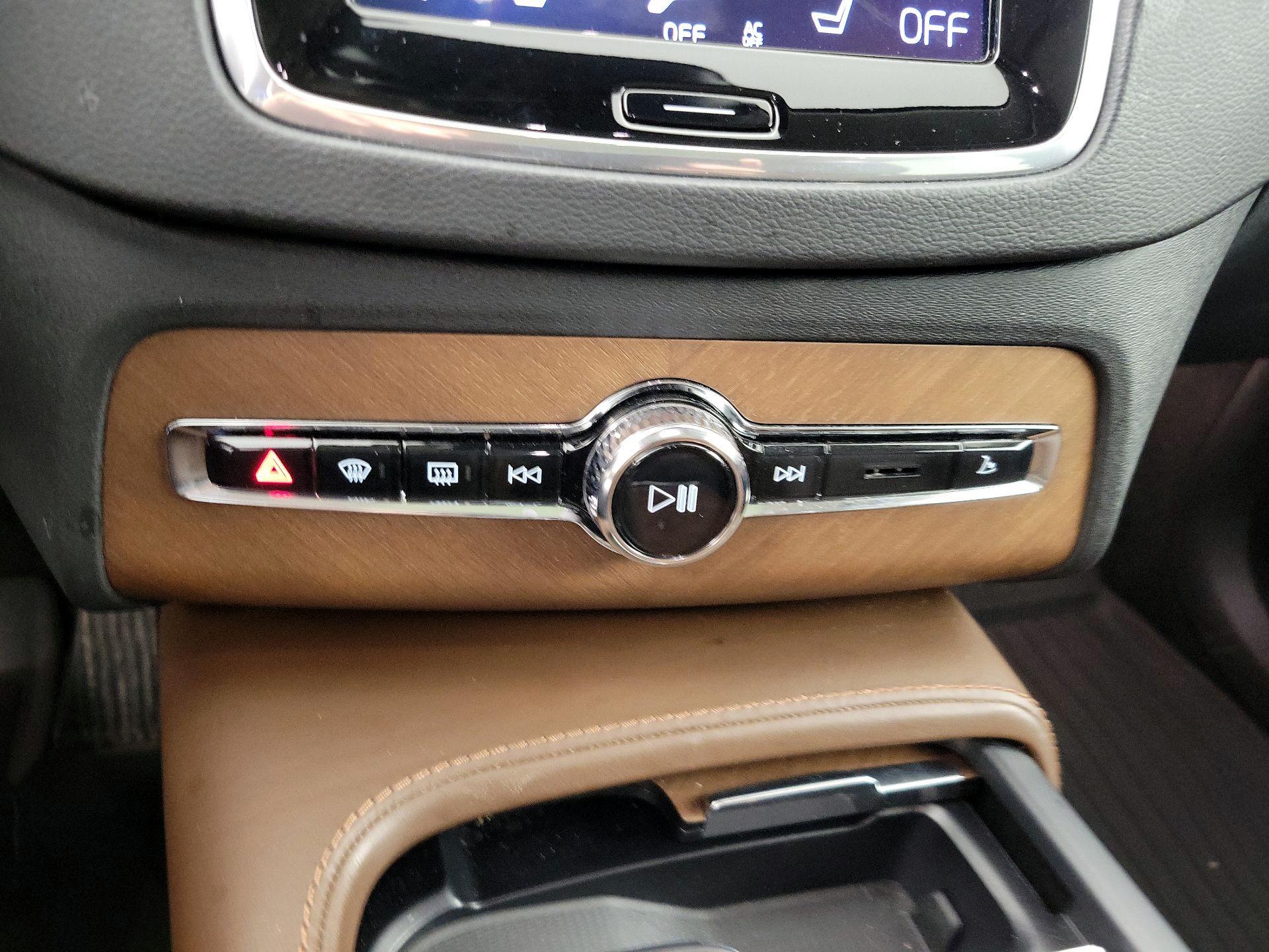 Thumbnail: 2018 Volvo XC90 - 17
