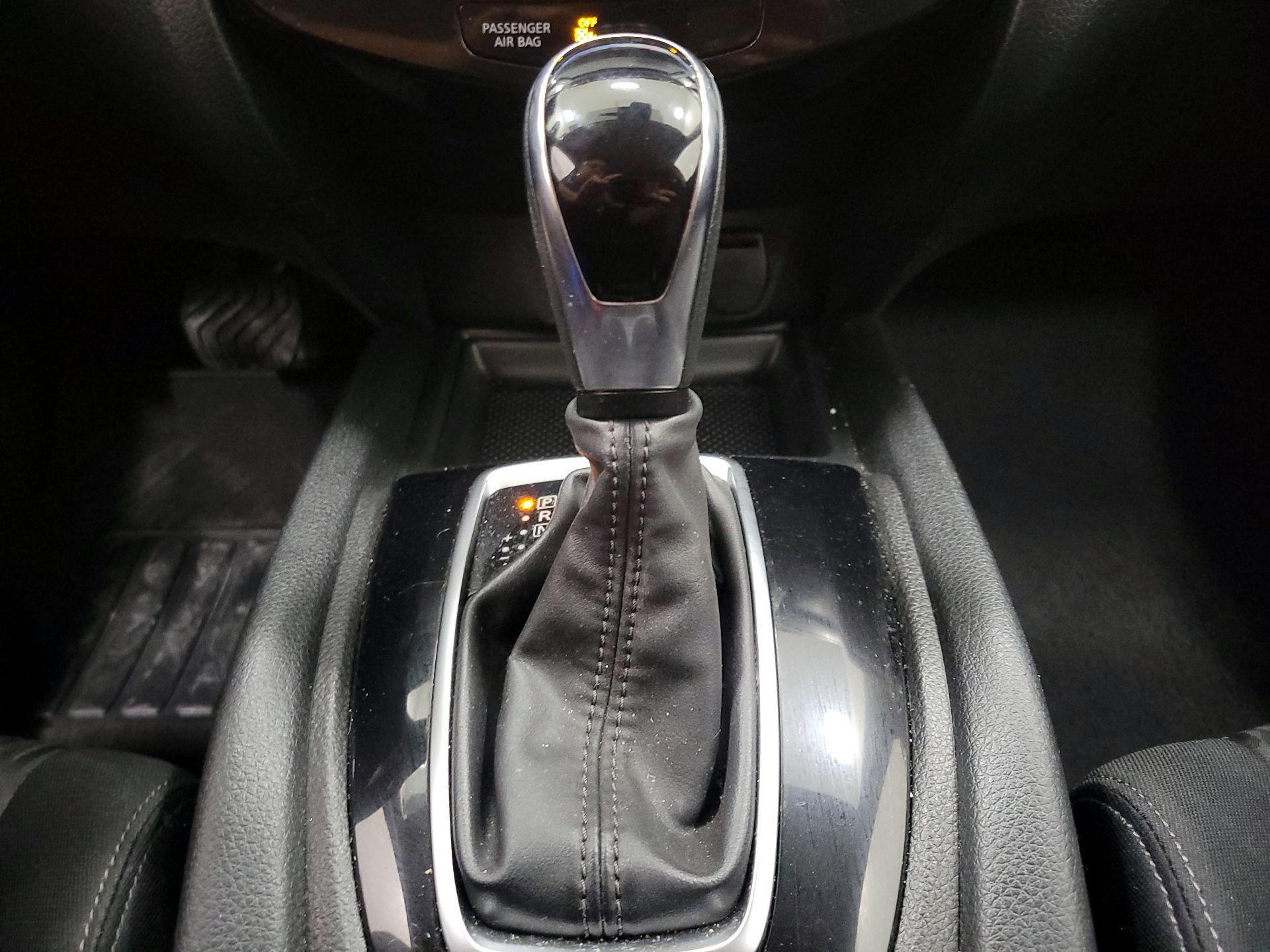 Thumbnail: 2019 Nissan Rogue - 17
