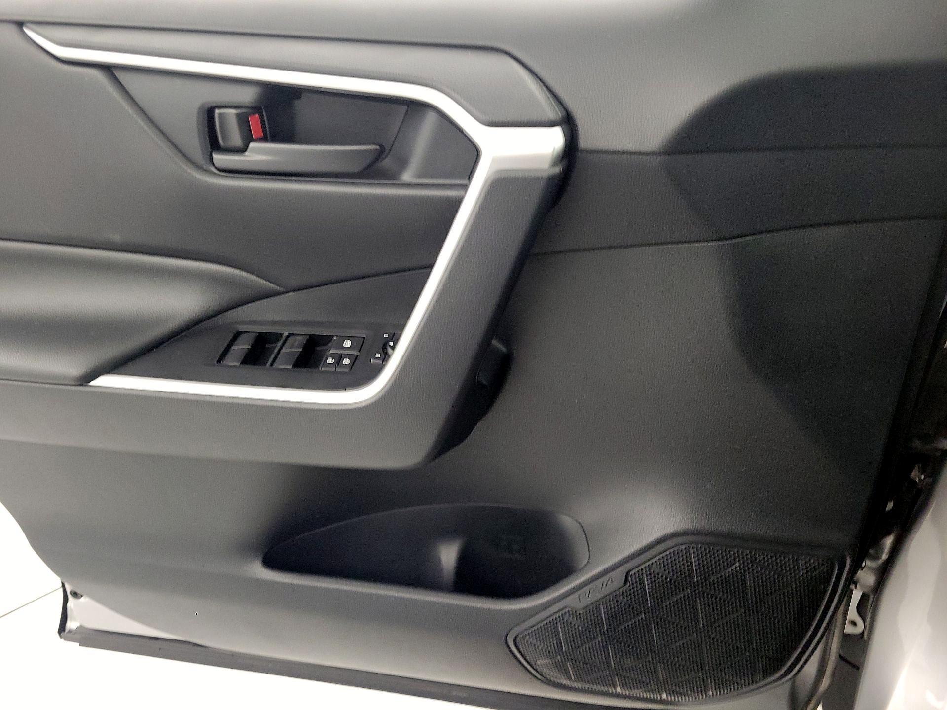 Thumbnail: 2019 Toyota RAV4 - 12