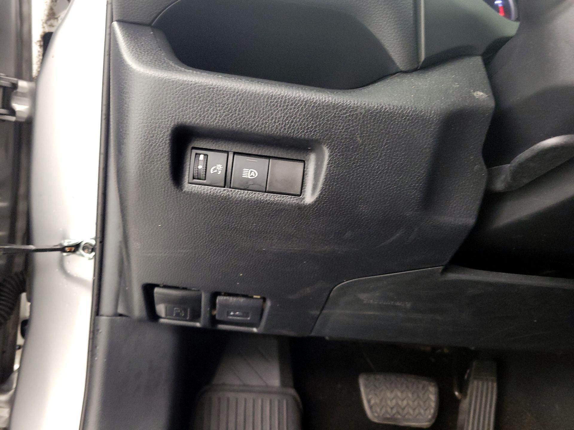 Thumbnail: 2019 Toyota RAV4 - 13