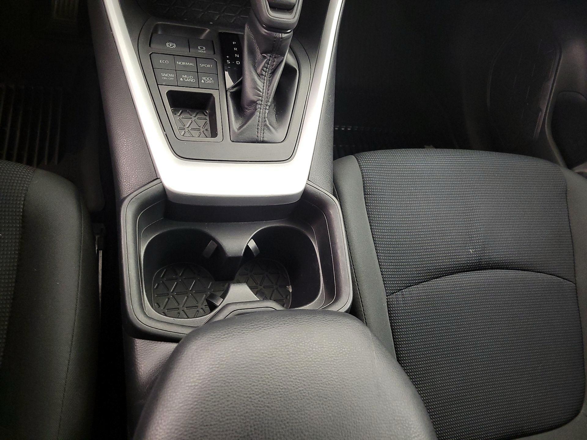 Thumbnail: 2019 Toyota RAV4 - 17