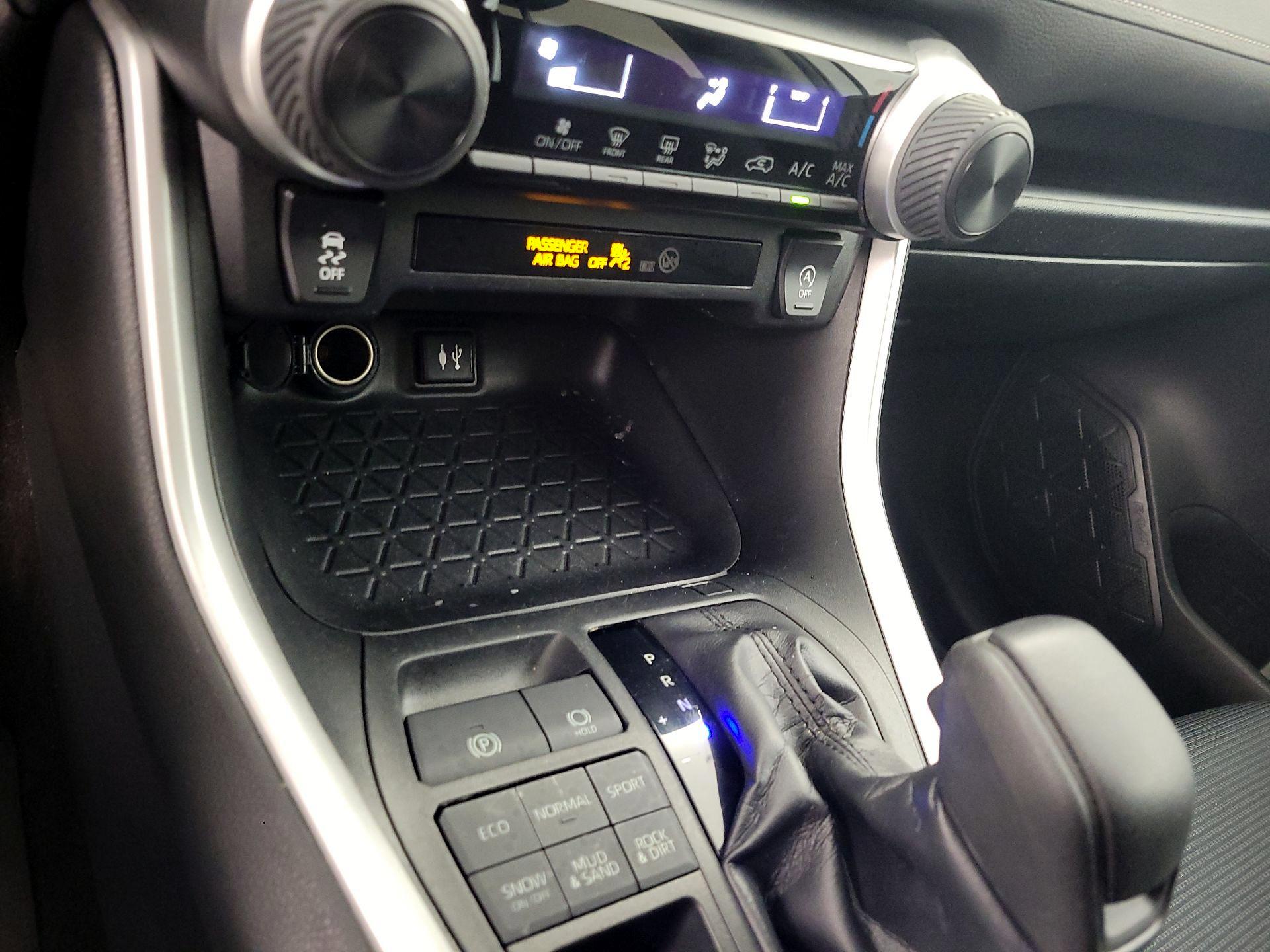 Thumbnail: 2019 Toyota RAV4 - 18
