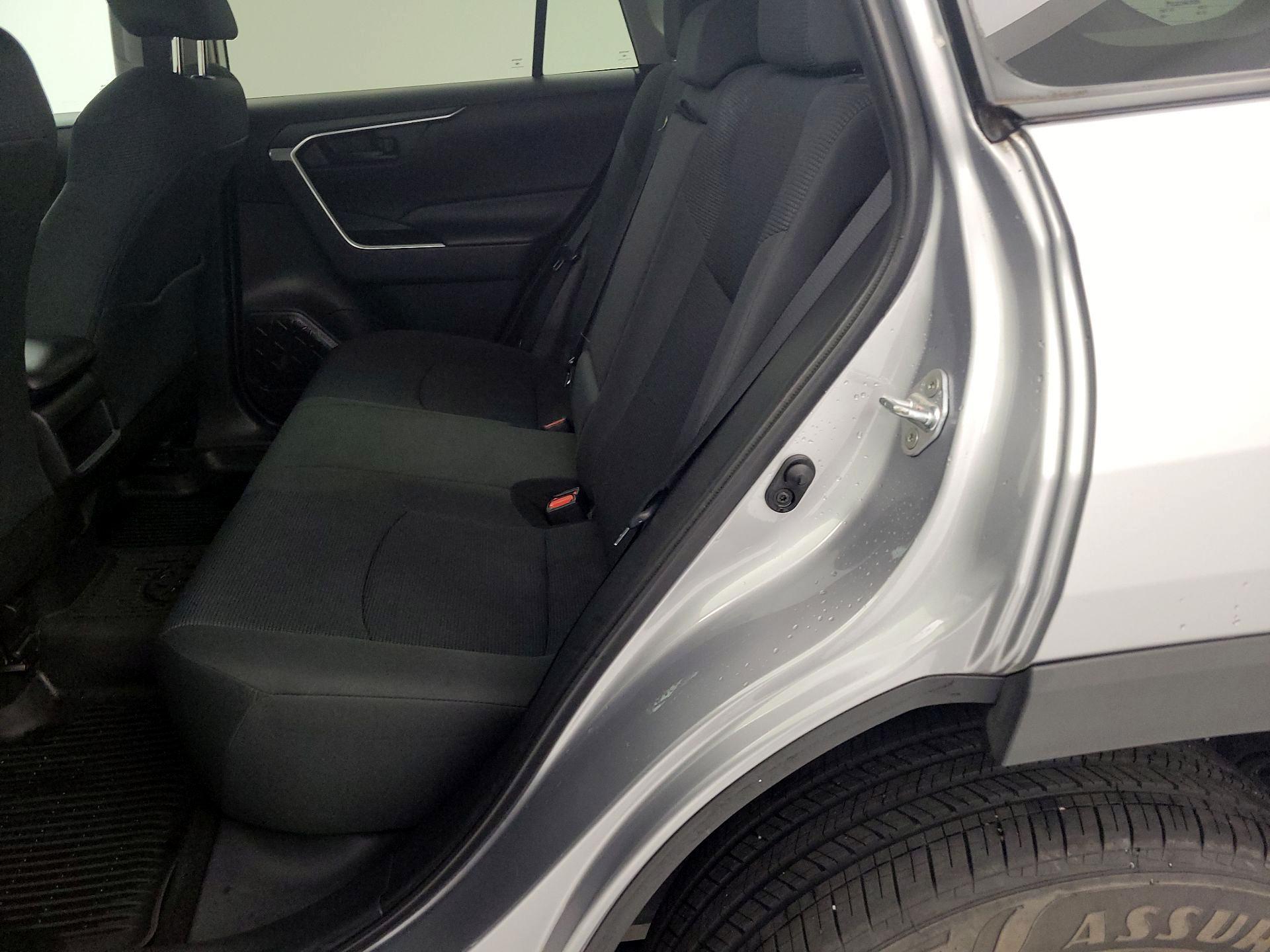 Thumbnail: 2019 Toyota RAV4 - 19