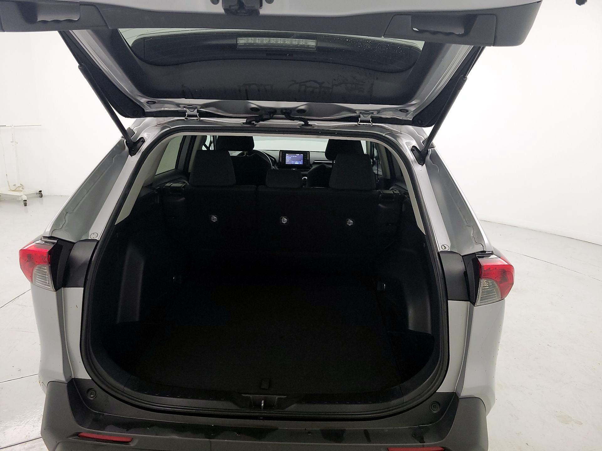 Thumbnail: 2019 Toyota RAV4 - 20
