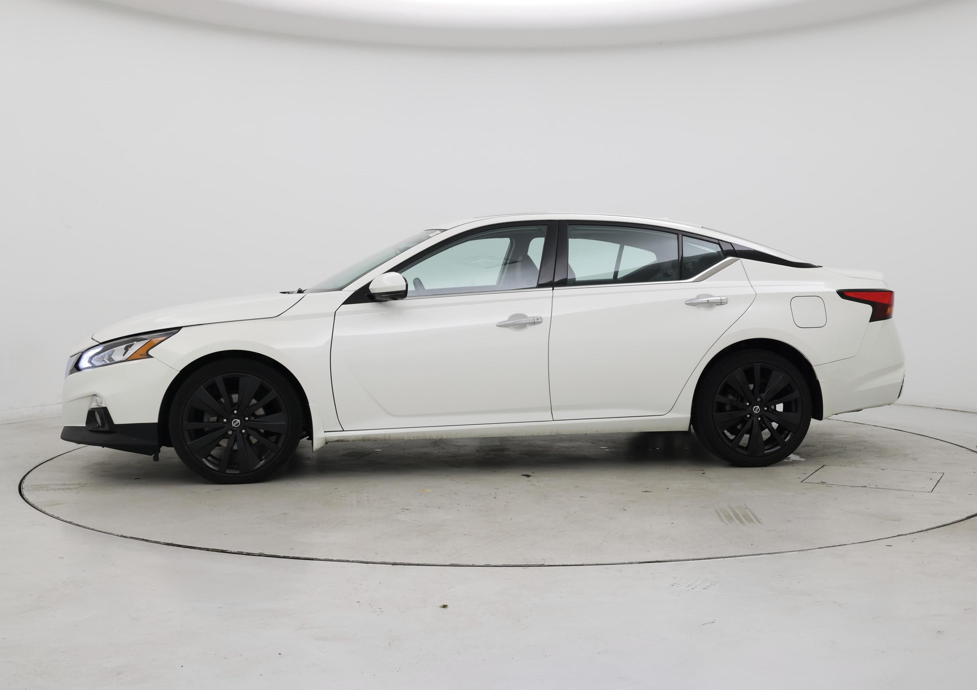 Thumbnail: 2019 Nissan Altima - 3