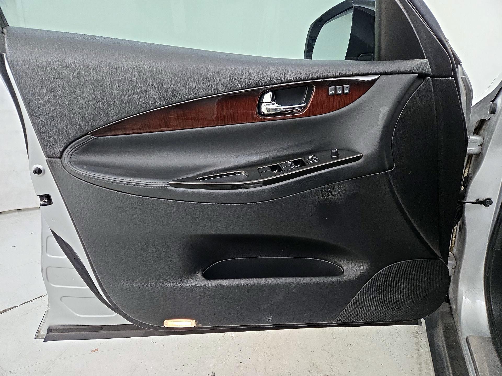 Thumbnail: 2016 INFINITI QX50 - 12