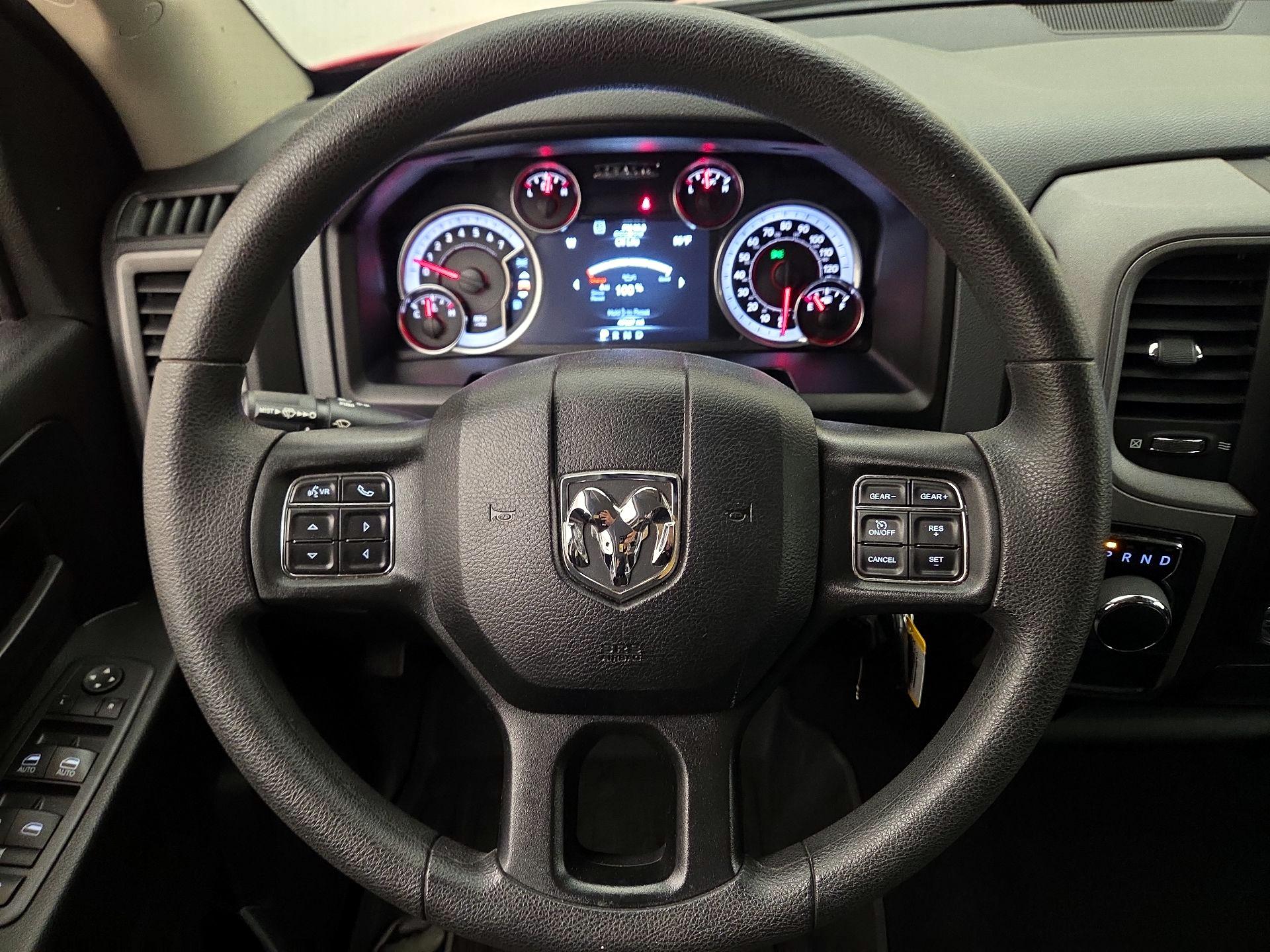 Thumbnail: 2020 RAM 1500 Classic - 10