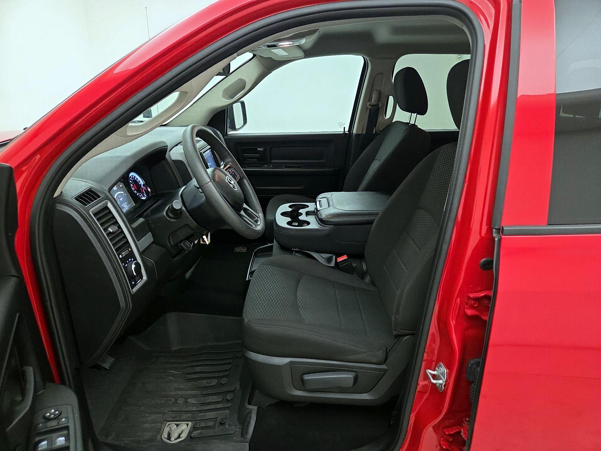 Thumbnail: 2020 RAM 1500 Classic - 11