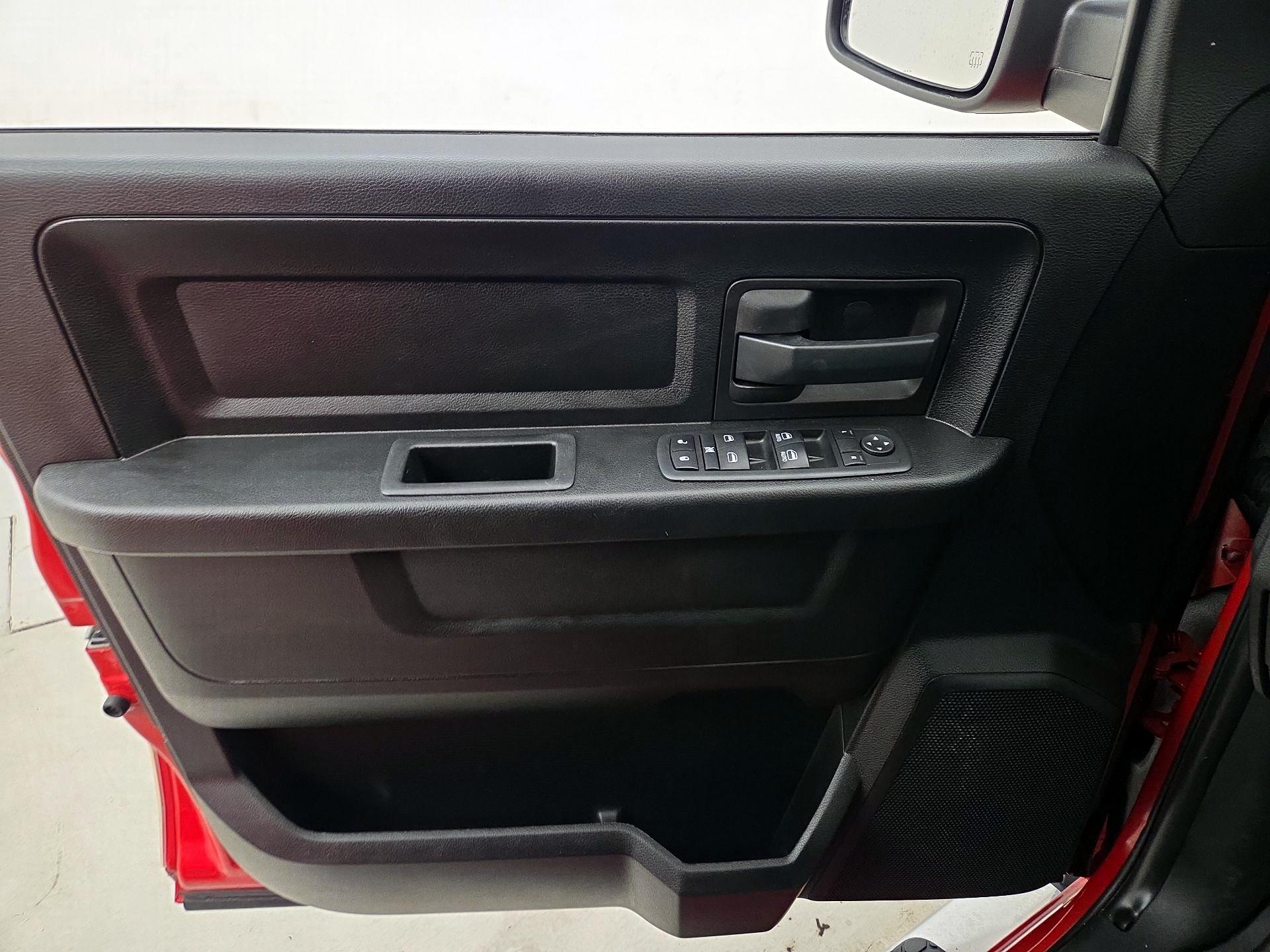 Thumbnail: 2020 RAM 1500 Classic - 12