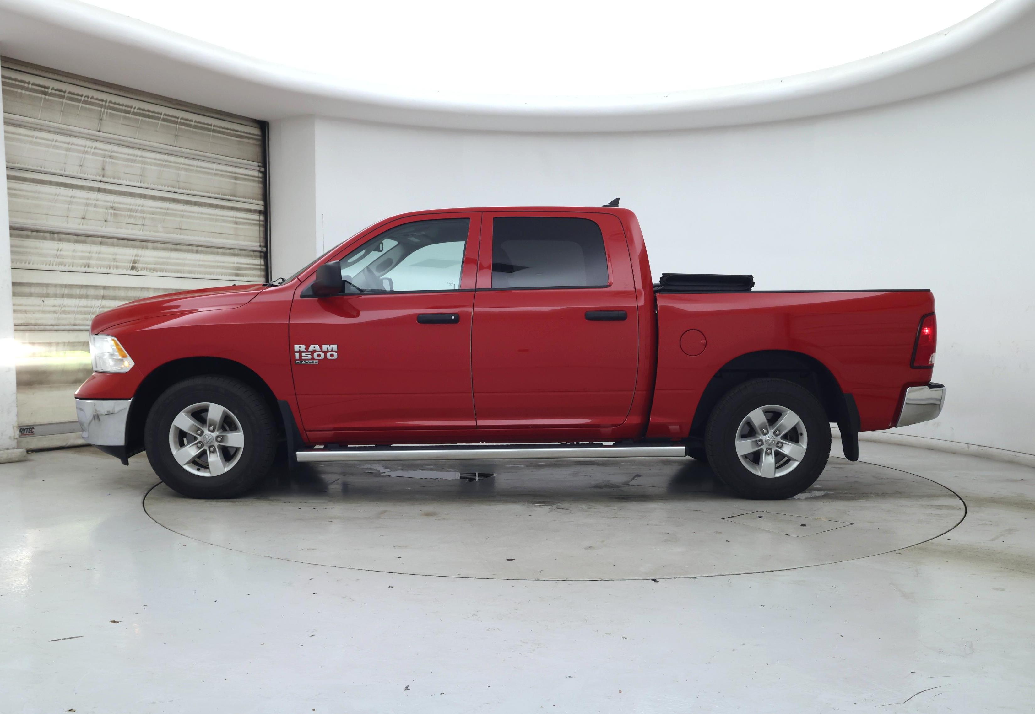 Thumbnail: 2020 RAM 1500 Classic - 3