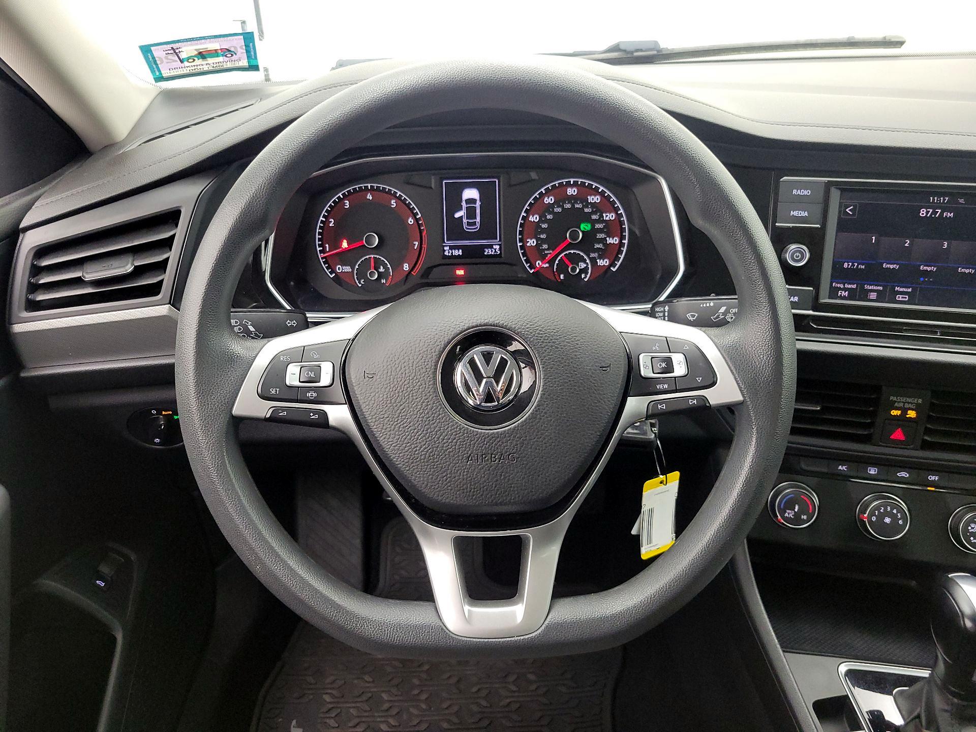 Thumbnail: 2019 Volkswagen Jetta - 10