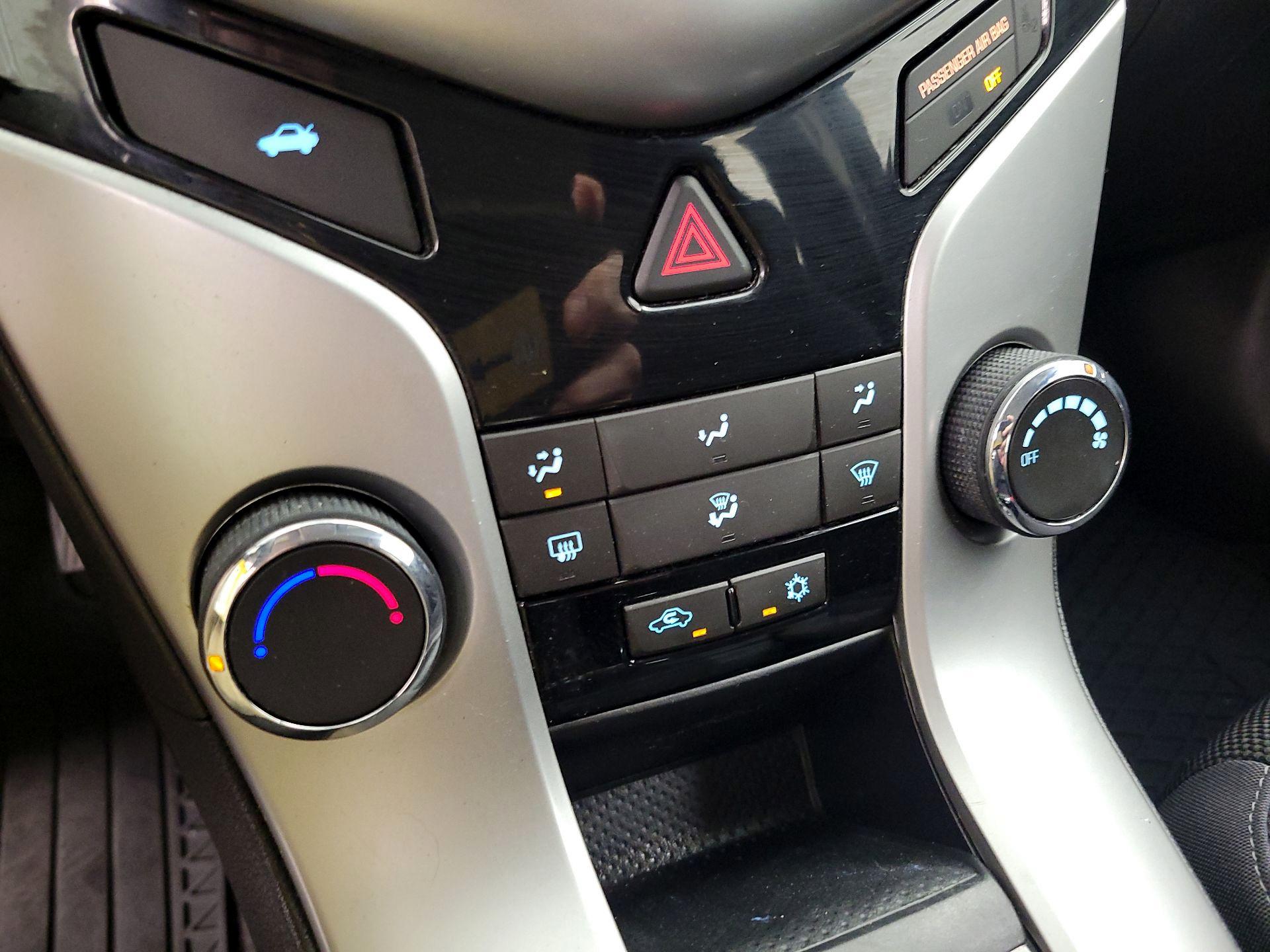 Thumbnail: 2015 Chevrolet Cruze - 17