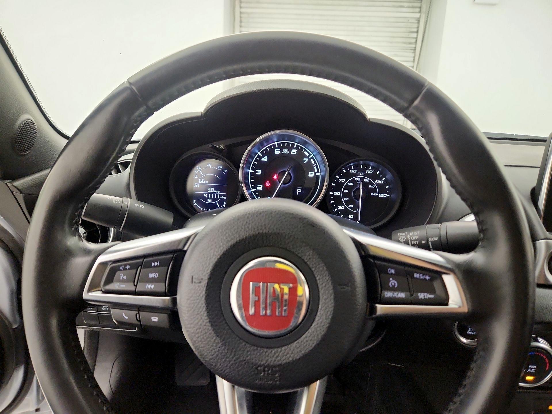 Thumbnail: 2020 Fiat 124 Spider - 10