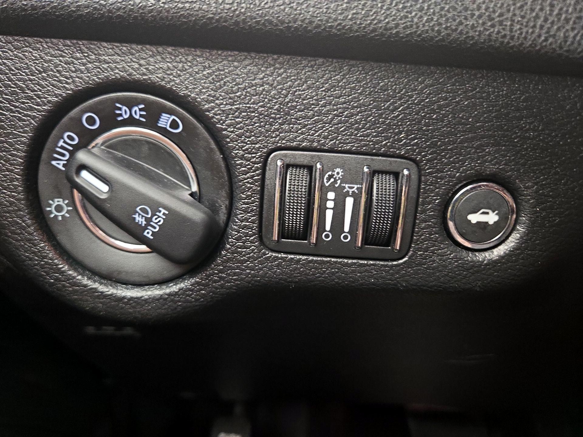 Thumbnail: 2019 Chrysler 300 - 13