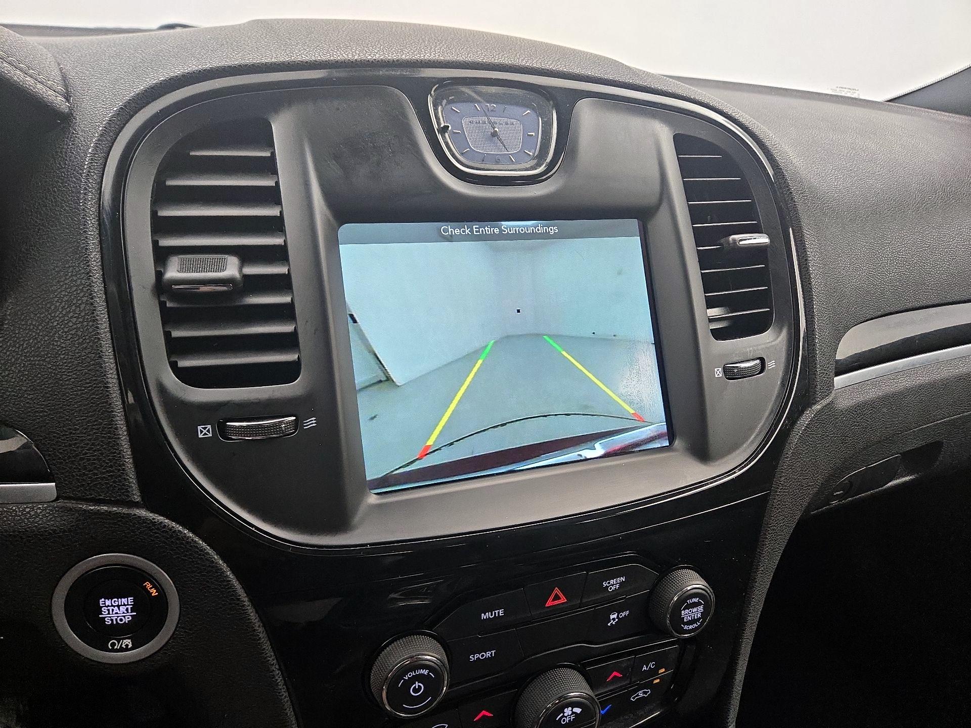 Thumbnail: 2019 Chrysler 300 - 14