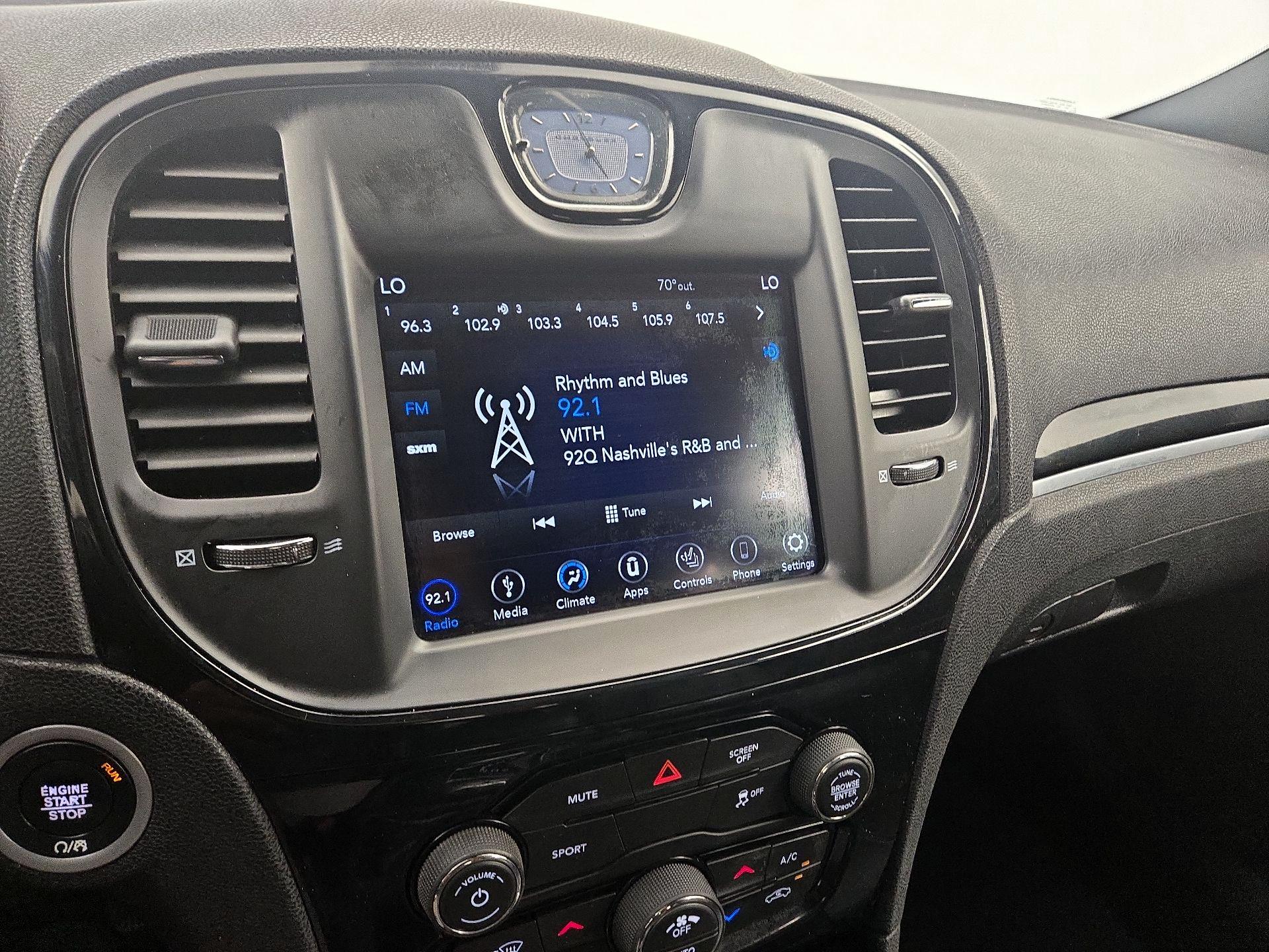 Thumbnail: 2019 Chrysler 300 - 15