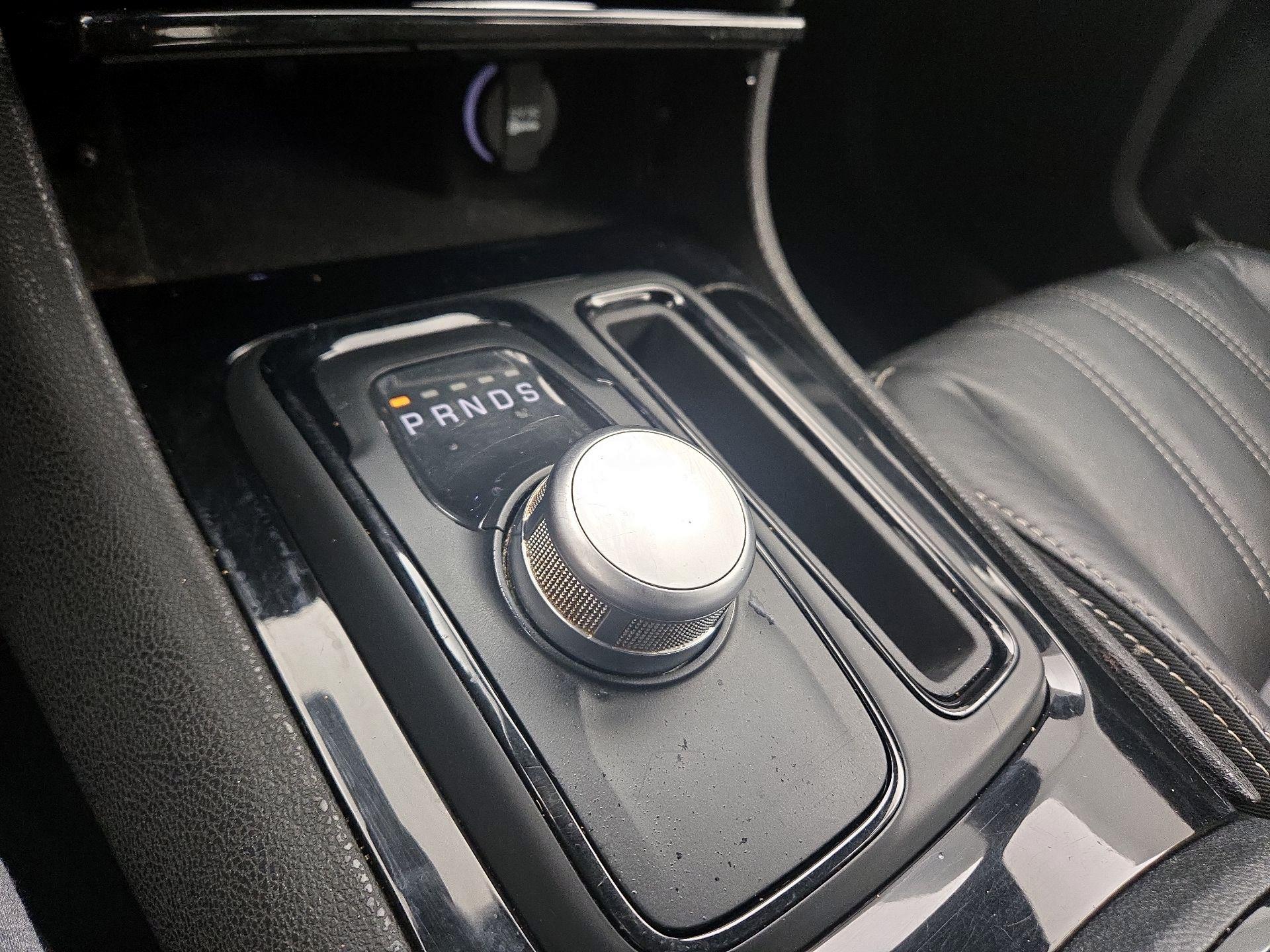 Thumbnail: 2019 Chrysler 300 - 17