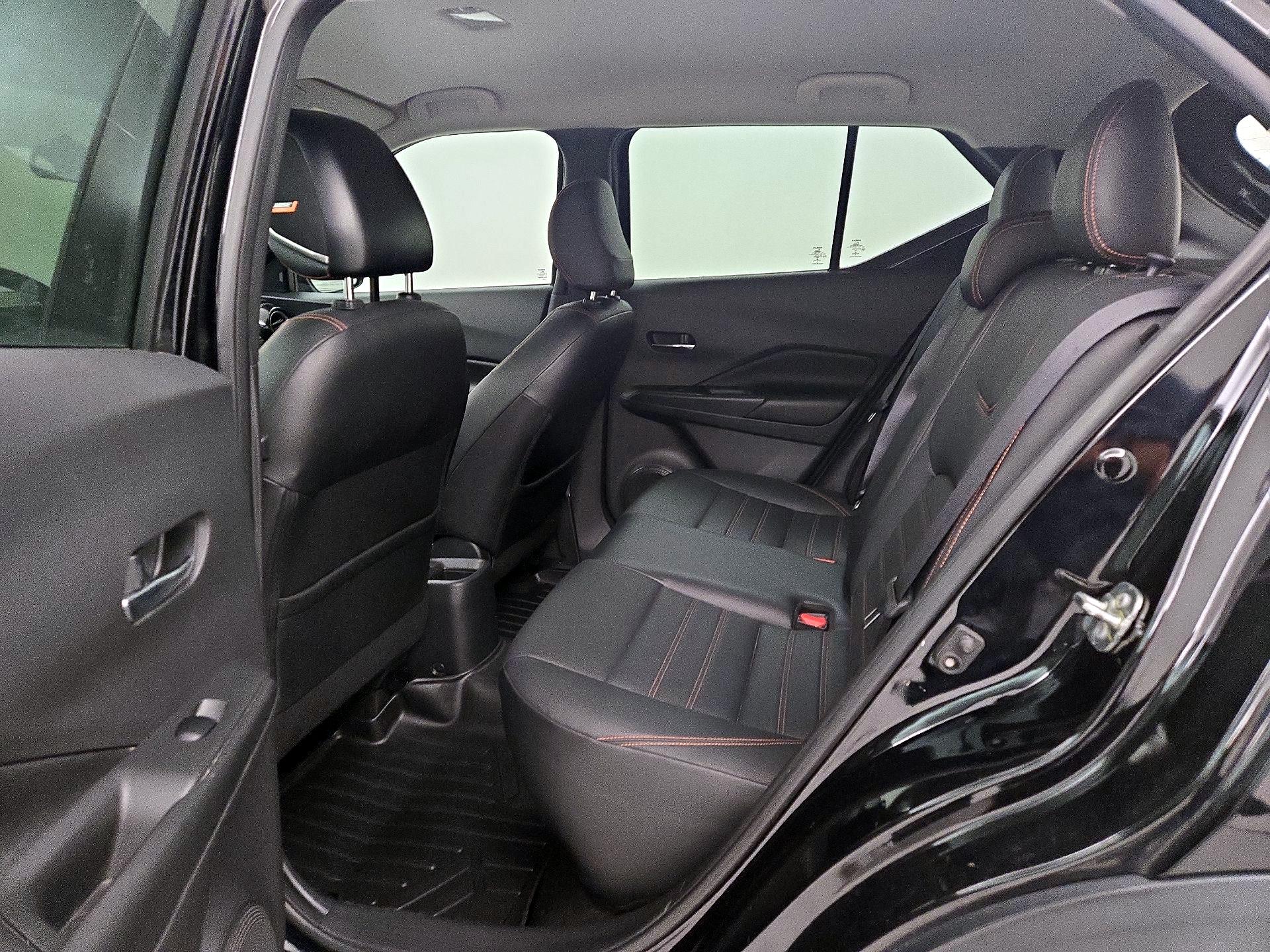 Thumbnail: 2019 Nissan Kicks - 19