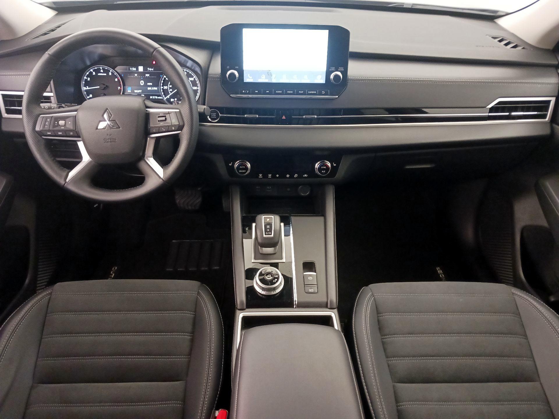 Thumbnail: 2024 Mitsubishi Outlander - 9
