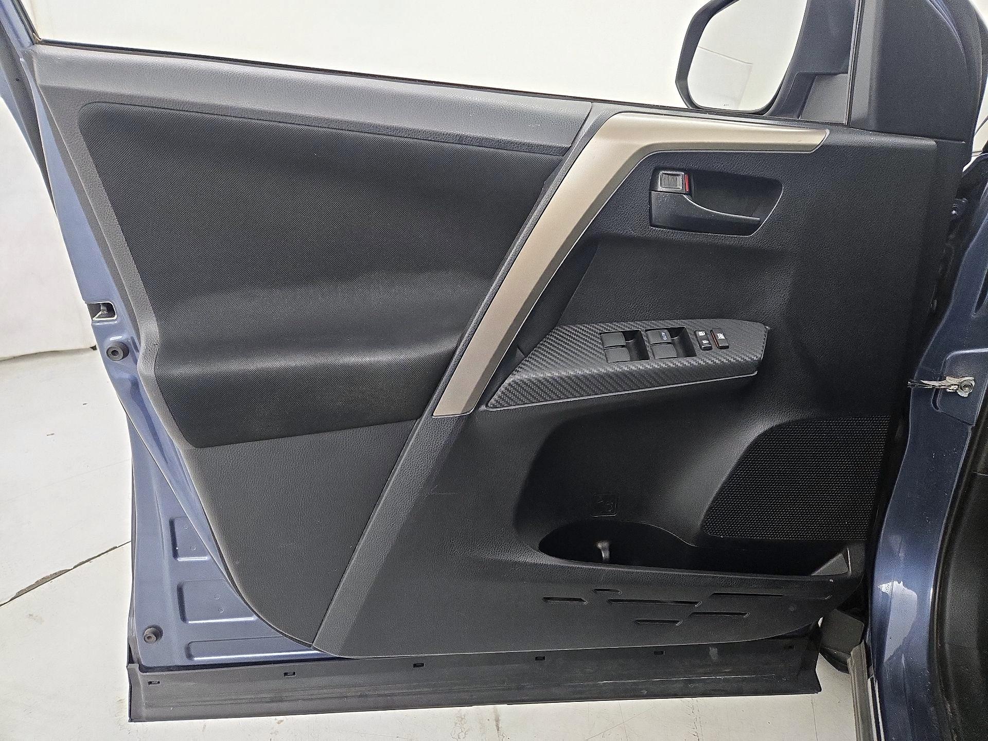 Thumbnail: 2014 Toyota RAV4 - 12