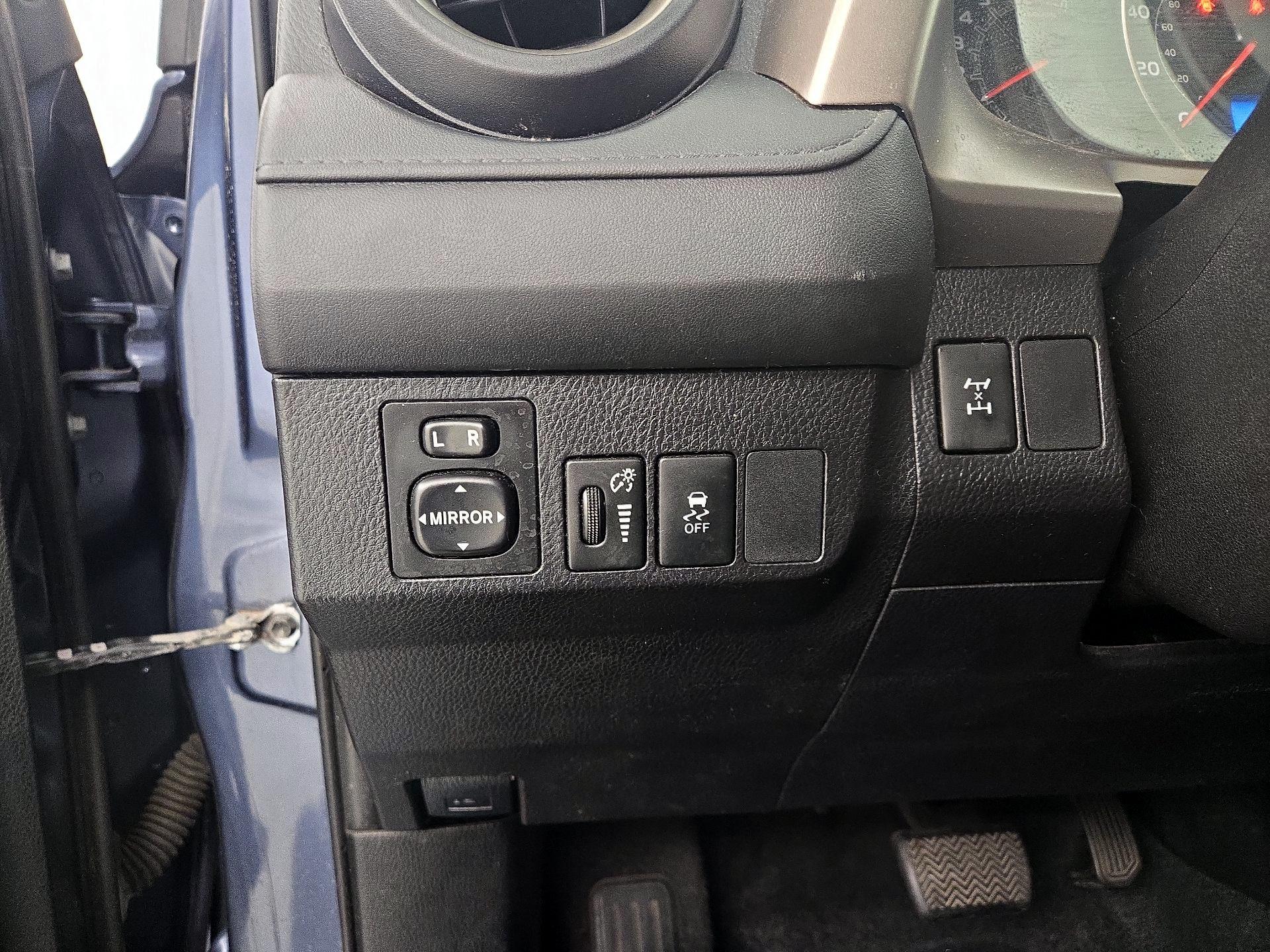 Thumbnail: 2014 Toyota RAV4 - 13