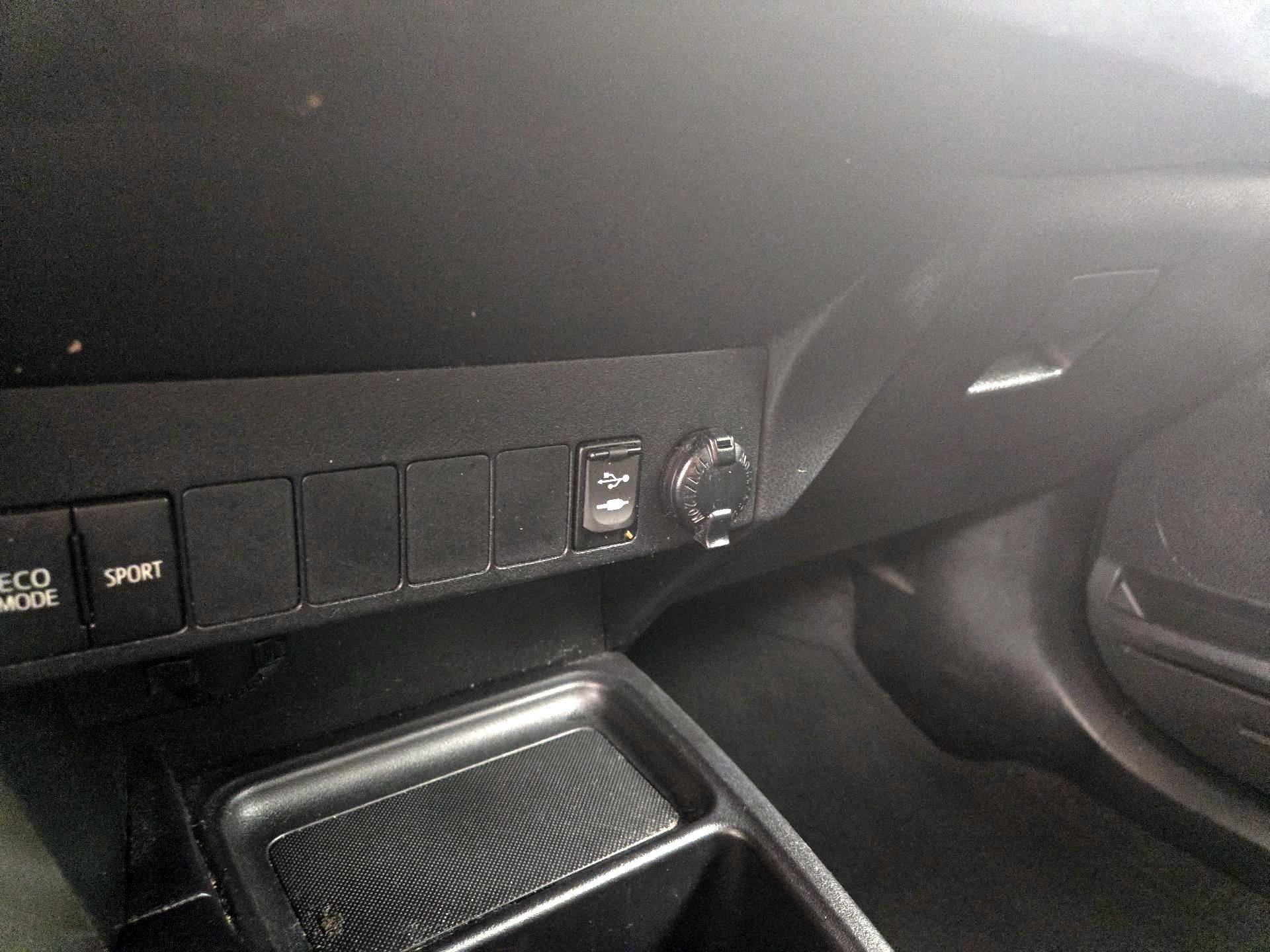 Thumbnail: 2014 Toyota RAV4 - 18