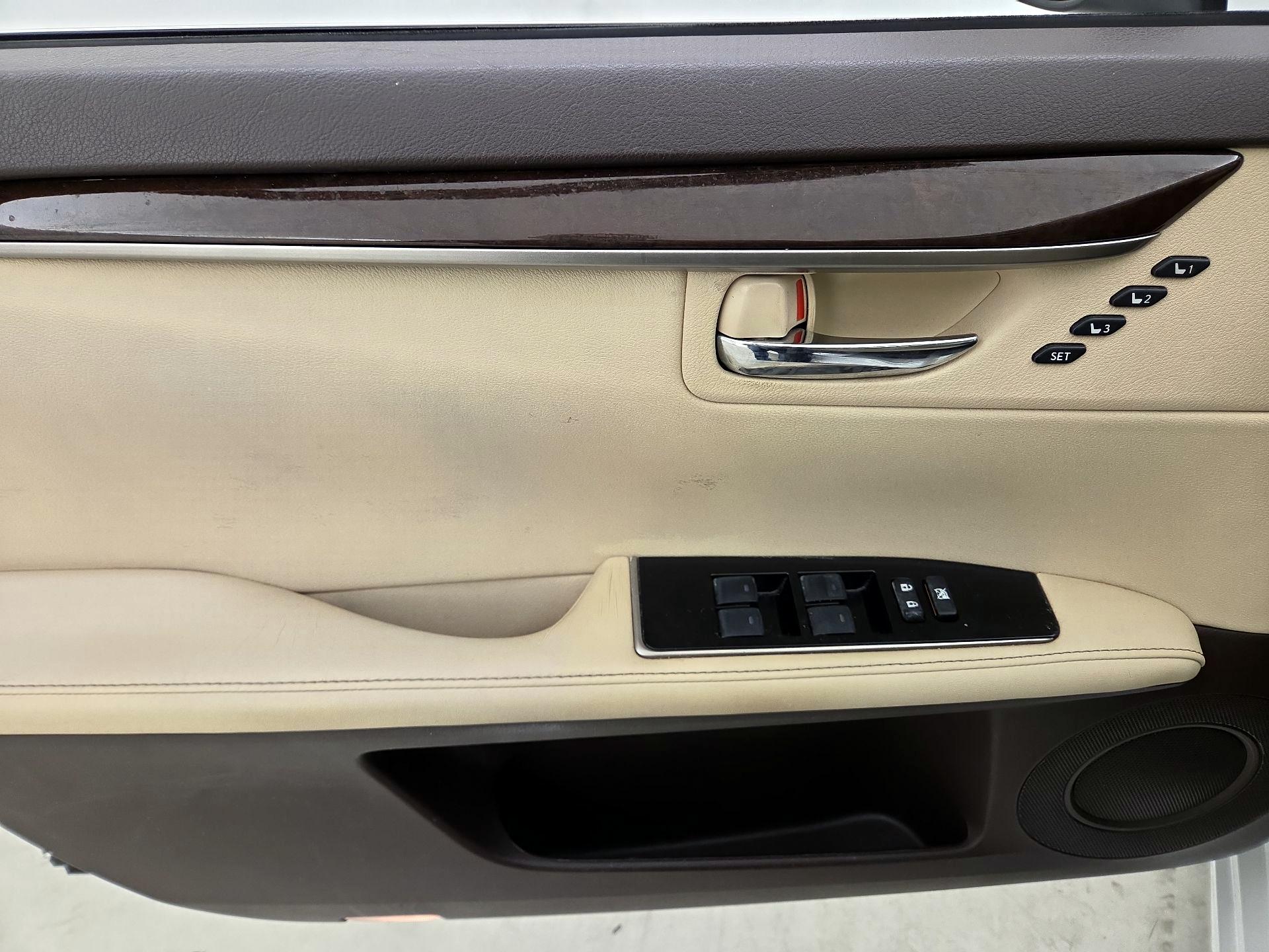 Thumbnail: 2018 Lexus ES - 12