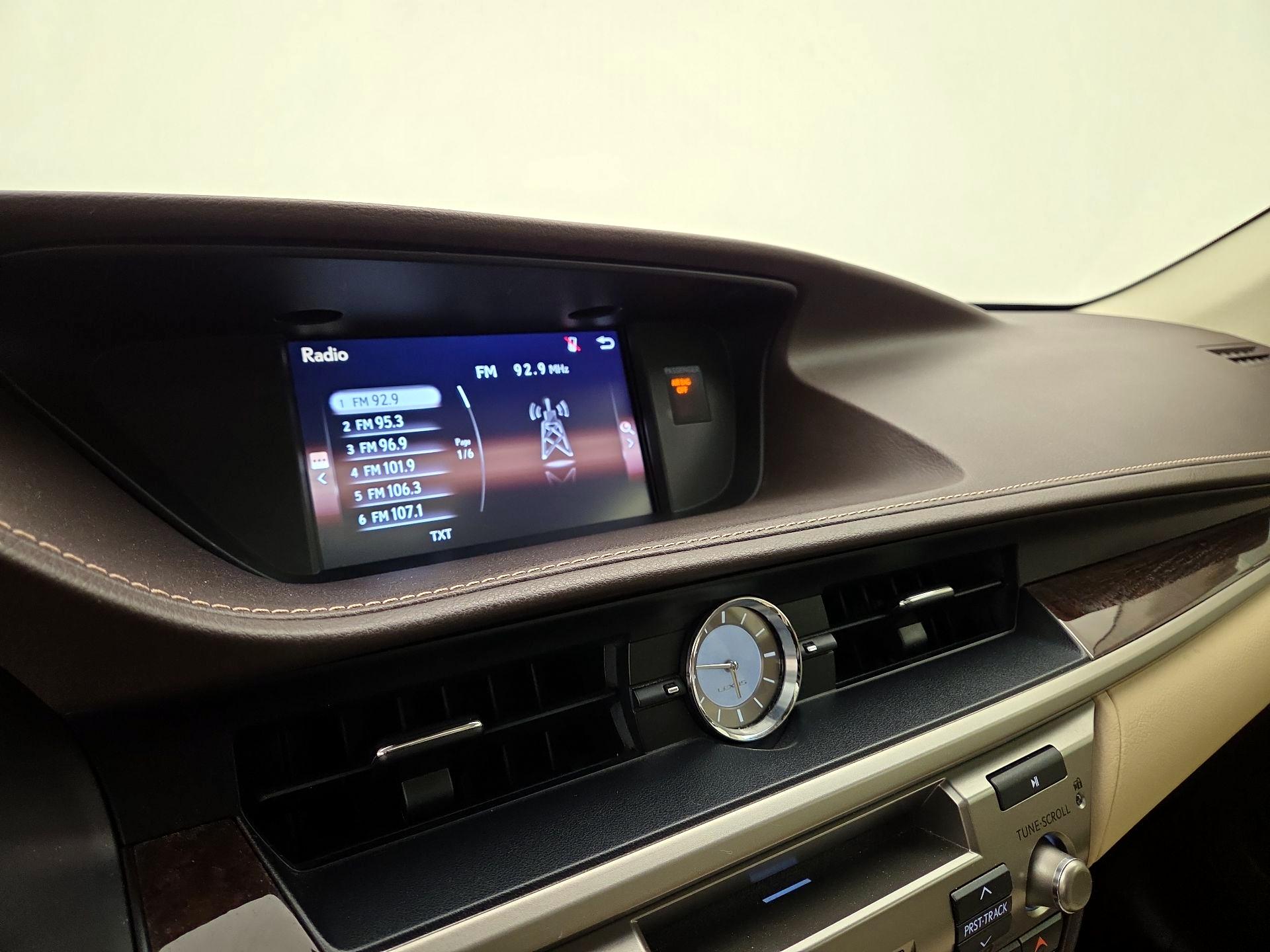 Thumbnail: 2018 Lexus ES - 14