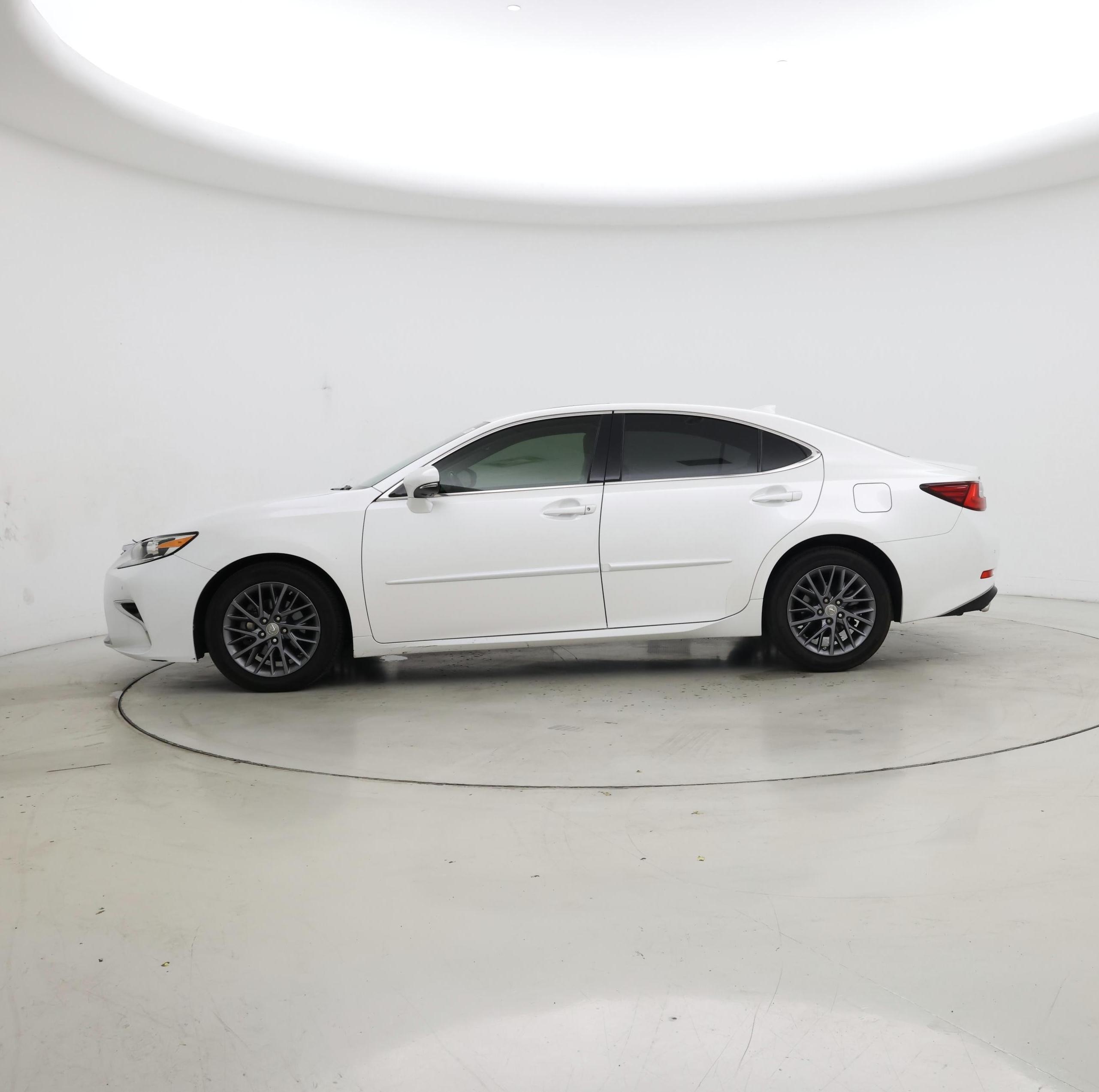 Thumbnail: 2018 Lexus ES - 3