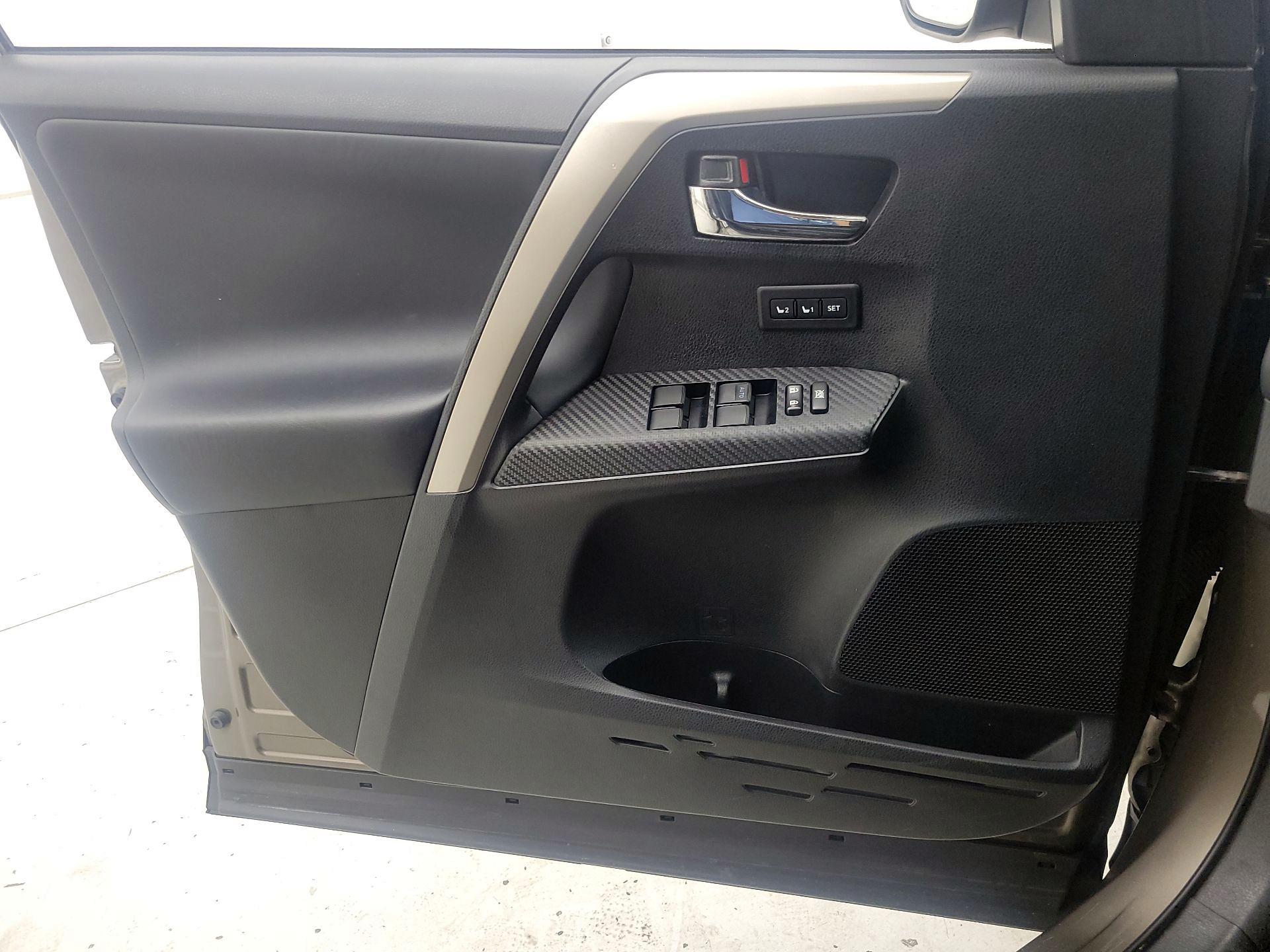 Thumbnail: 2015 Toyota RAV4 - 12