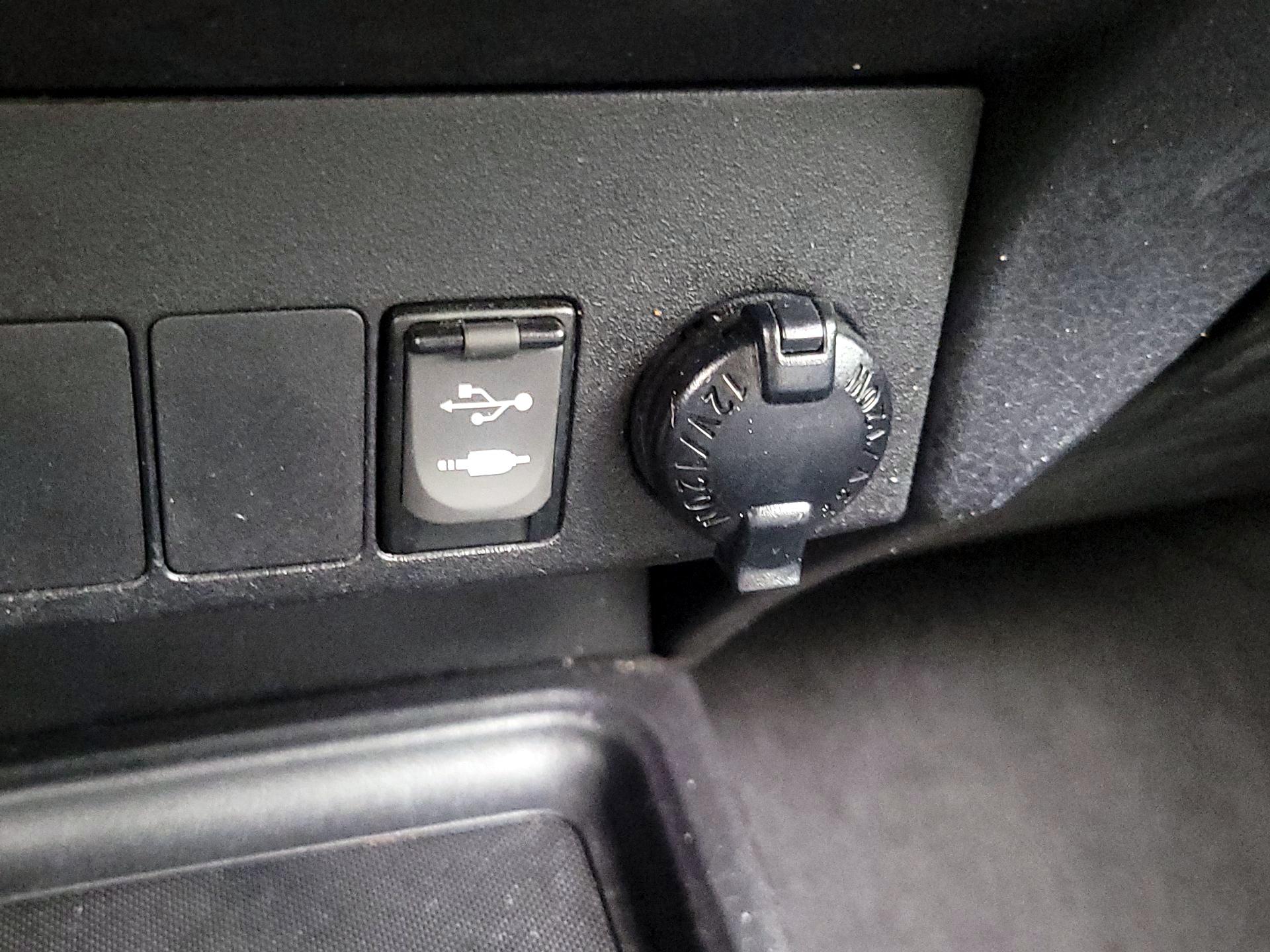 Thumbnail: 2015 Toyota RAV4 - 18