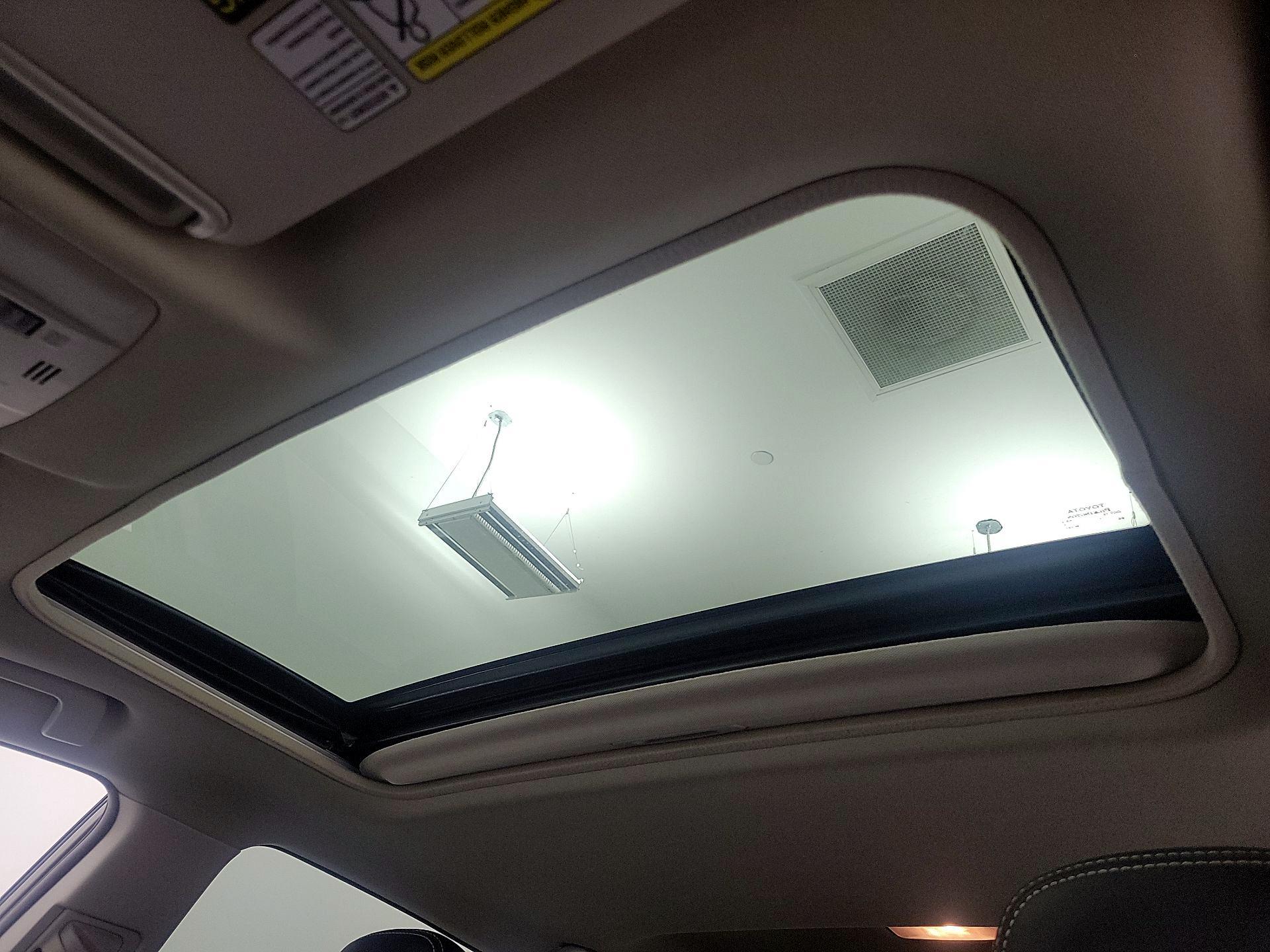 Thumbnail: 2015 Toyota RAV4 - 19