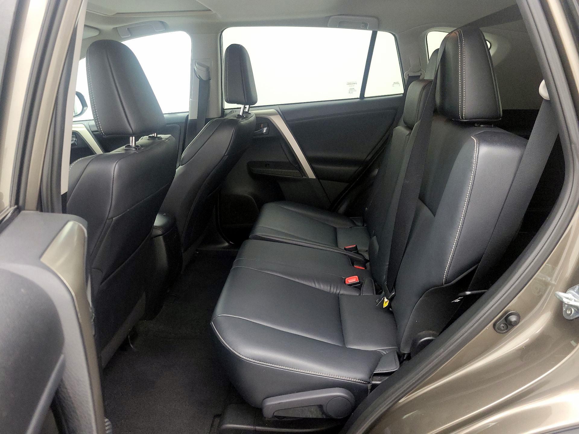 Thumbnail: 2015 Toyota RAV4 - 20