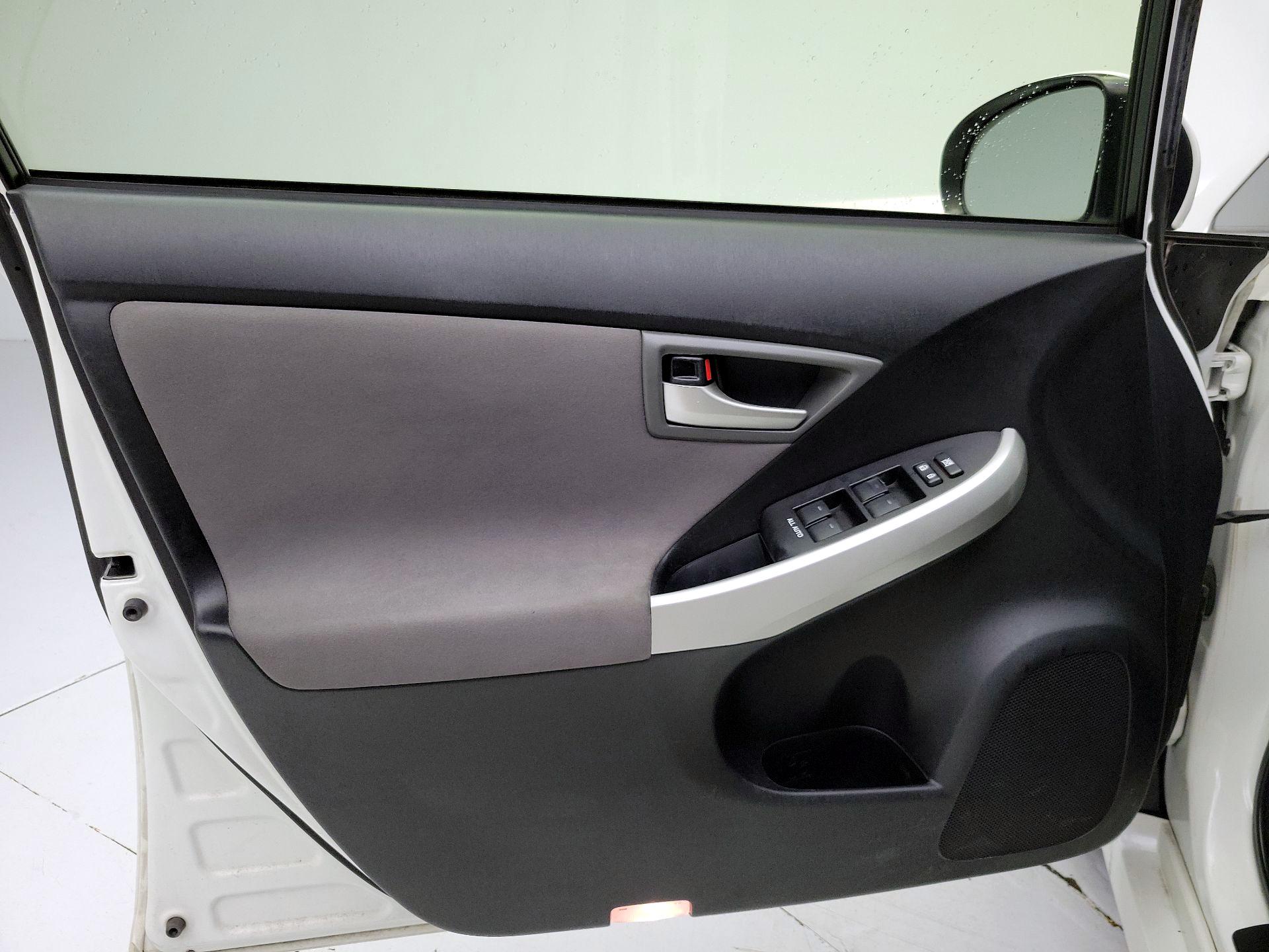 Thumbnail: 2015 Toyota Prius - 12
