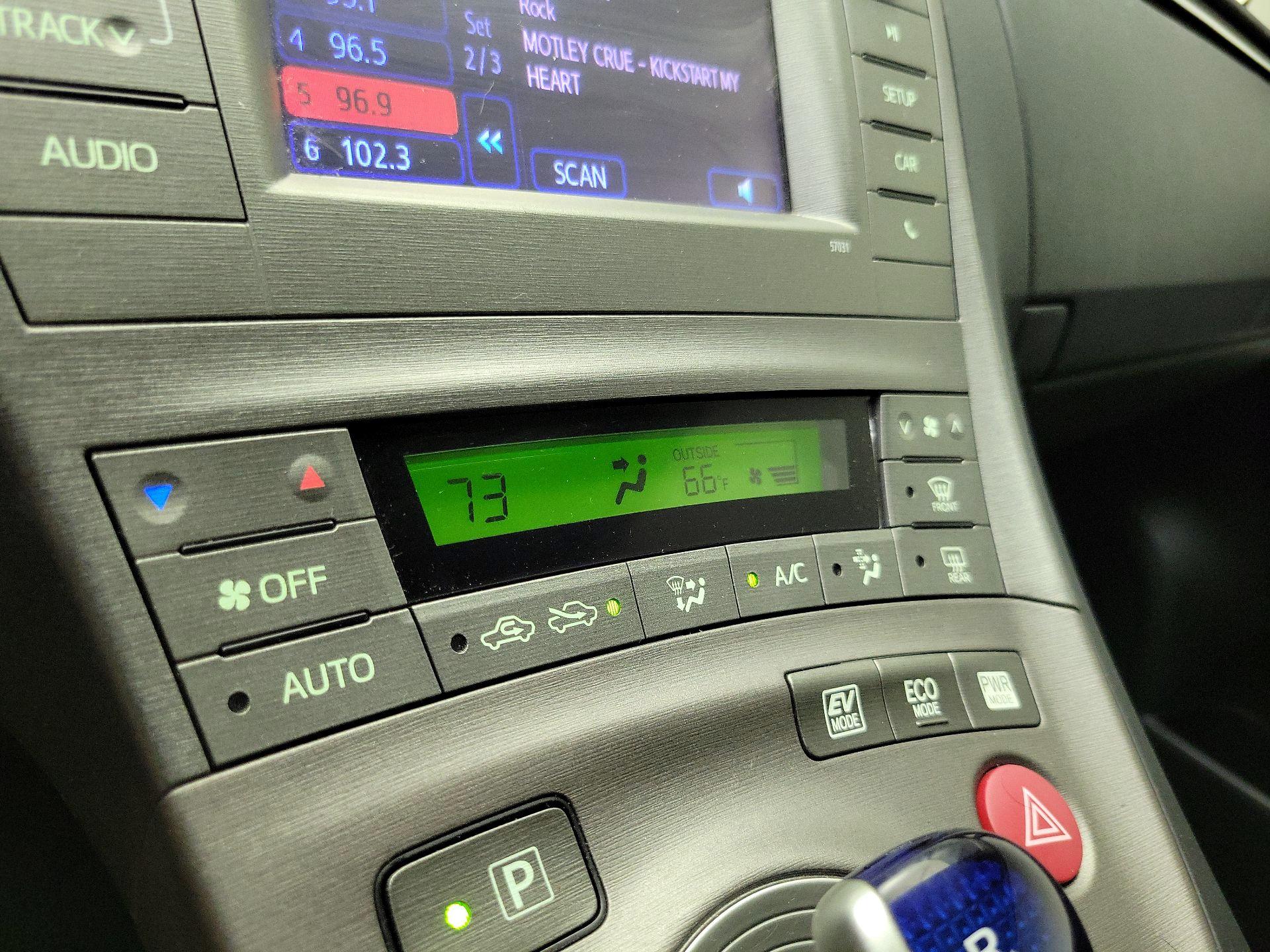Thumbnail: 2015 Toyota Prius - 16