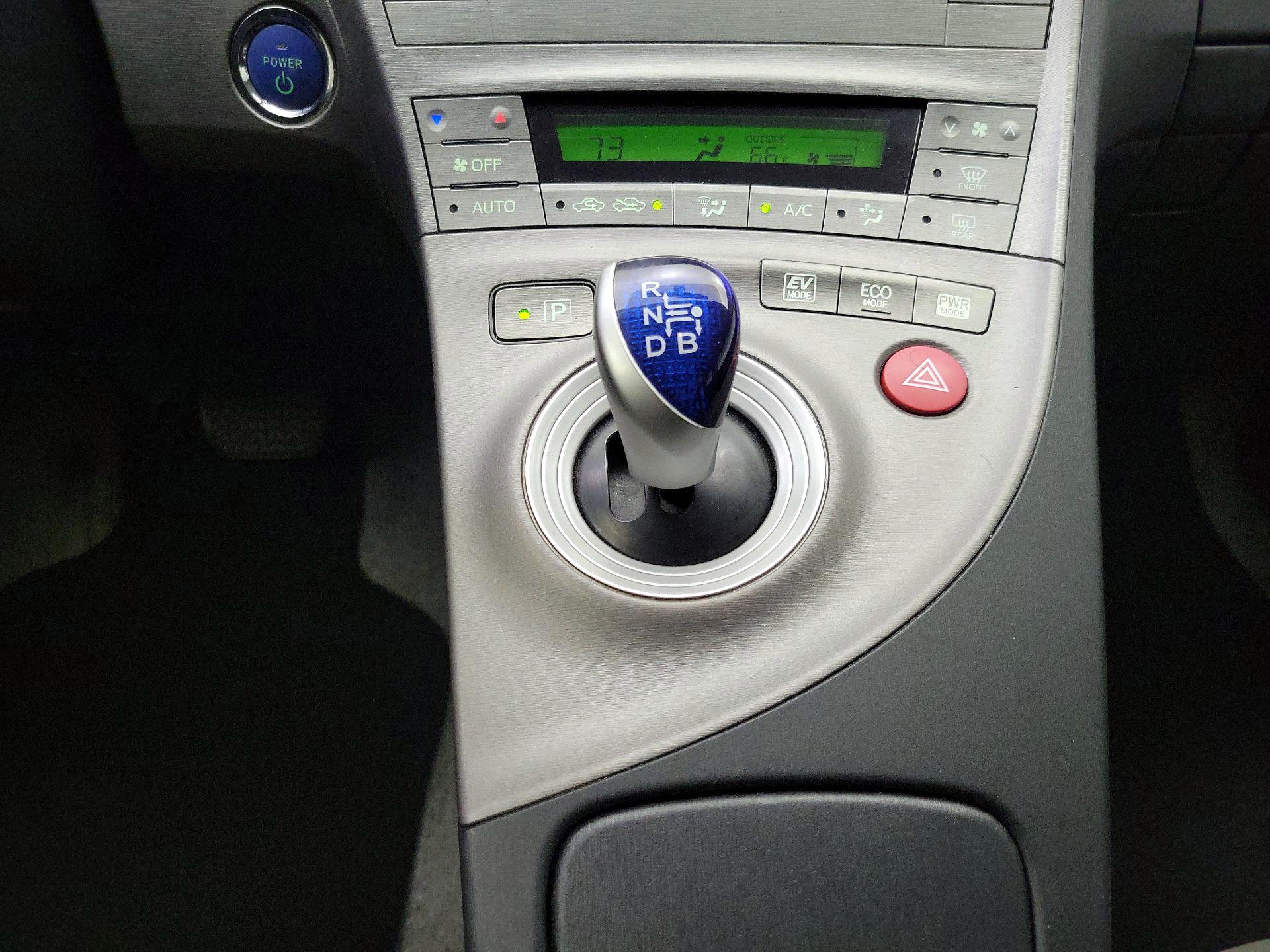 Thumbnail: 2015 Toyota Prius - 17