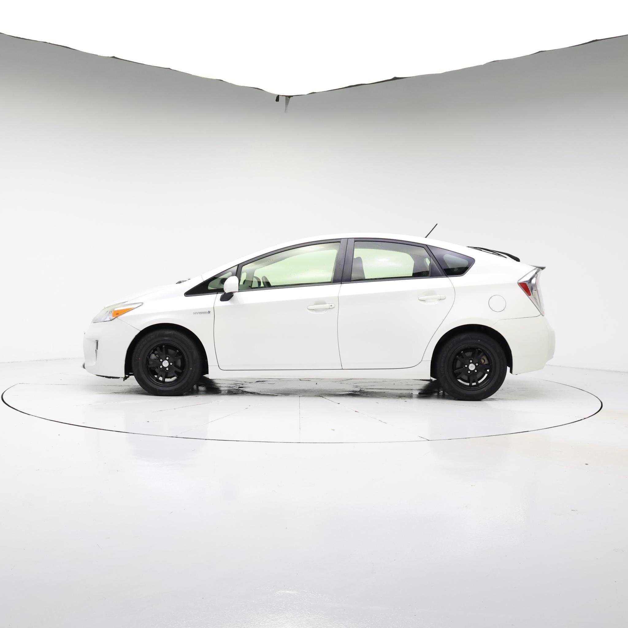 Thumbnail: 2015 Toyota Prius - 3