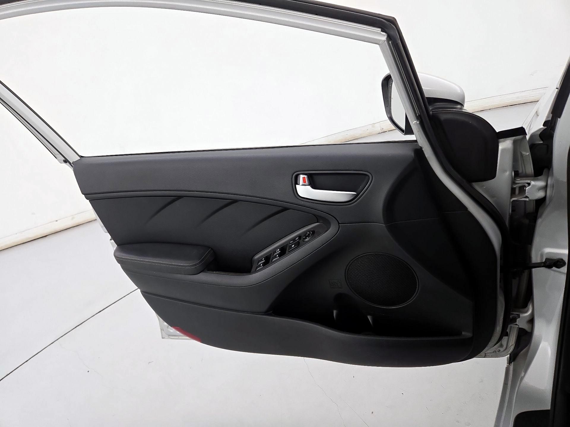 Thumbnail: 2018 Kia Forte - 12