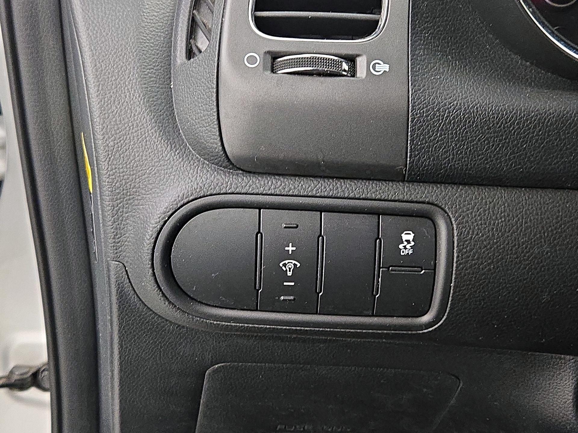 Thumbnail: 2018 Kia Forte - 13