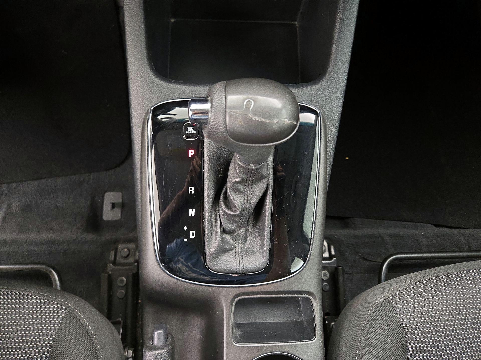Thumbnail: 2018 Kia Forte - 16