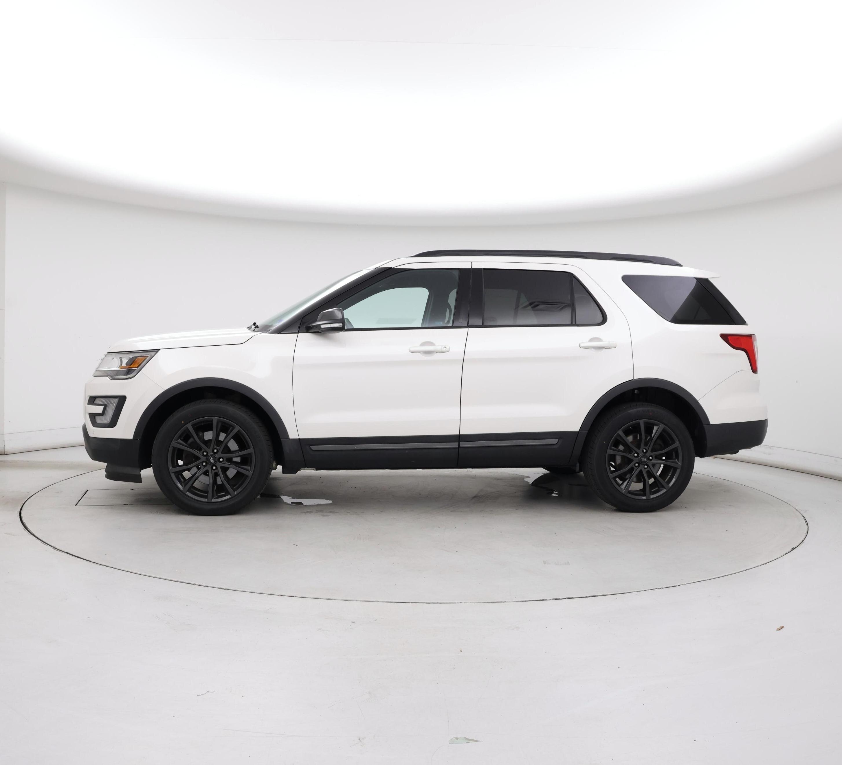 Thumbnail: 2017 Ford Explorer - 3