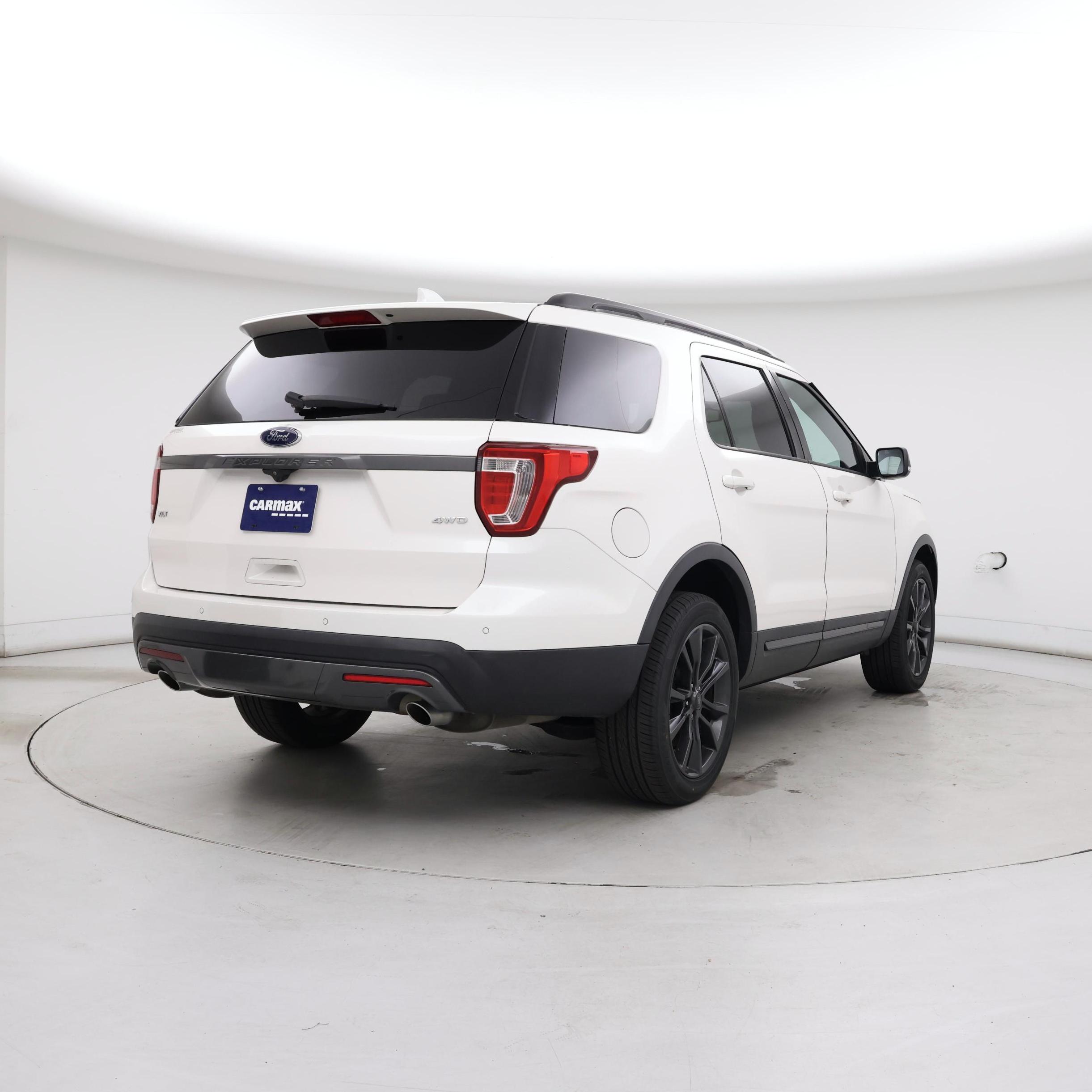 Thumbnail: 2017 Ford Explorer - 8