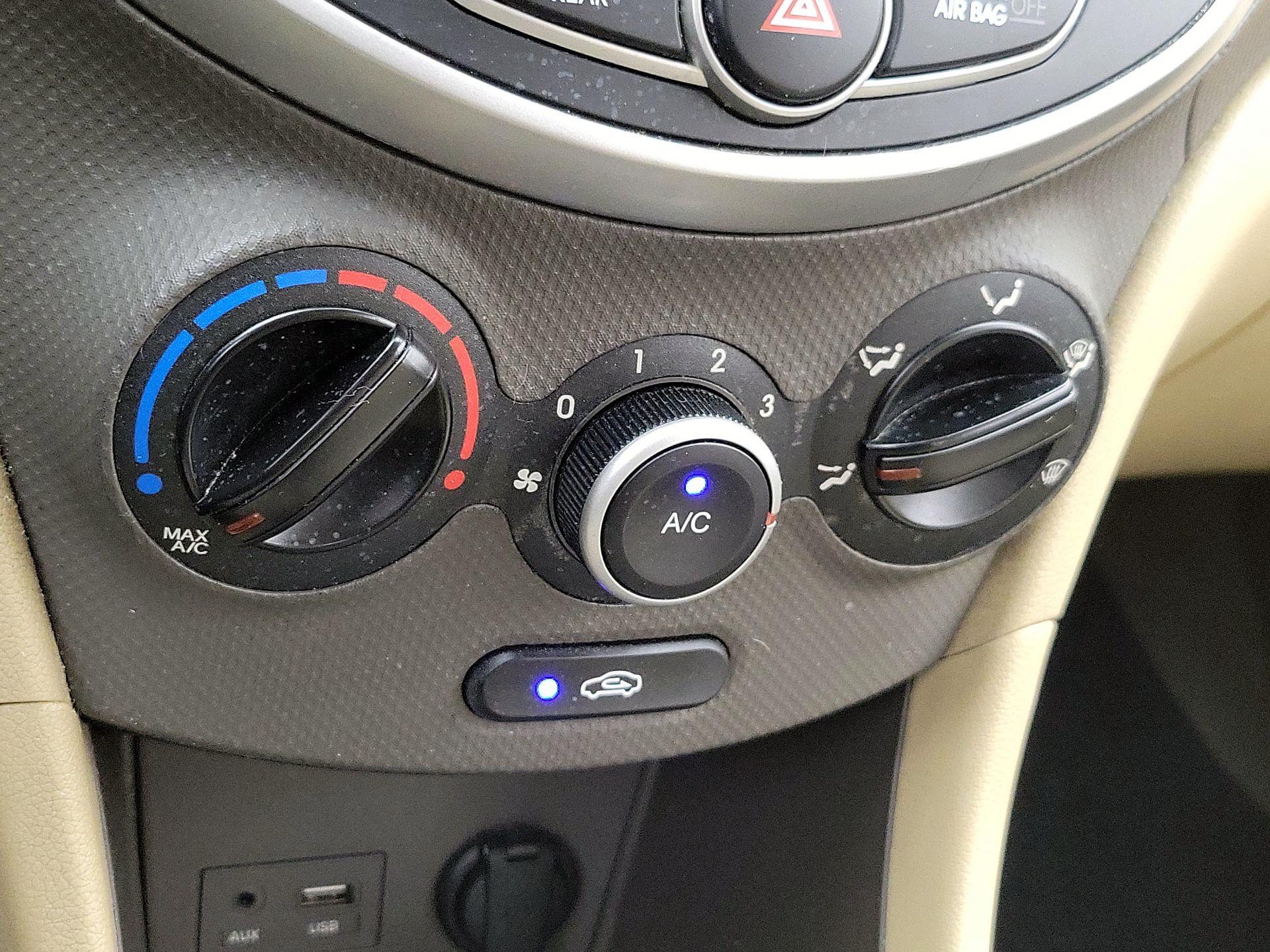 Thumbnail: 2014 Hyundai Accent - 15