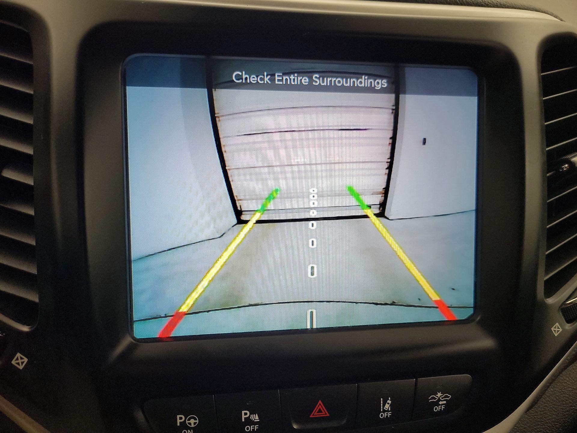 Thumbnail: 2016 Jeep Cherokee - 15